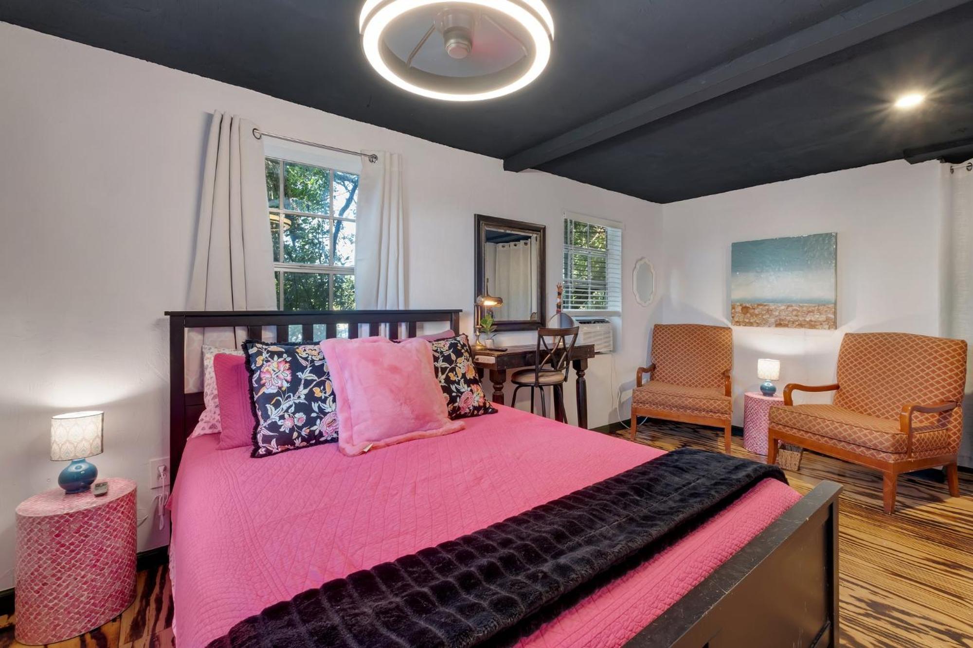 Groups-1 Mi To Stadium-dog Friendly-fence Yrd * Tallahassee