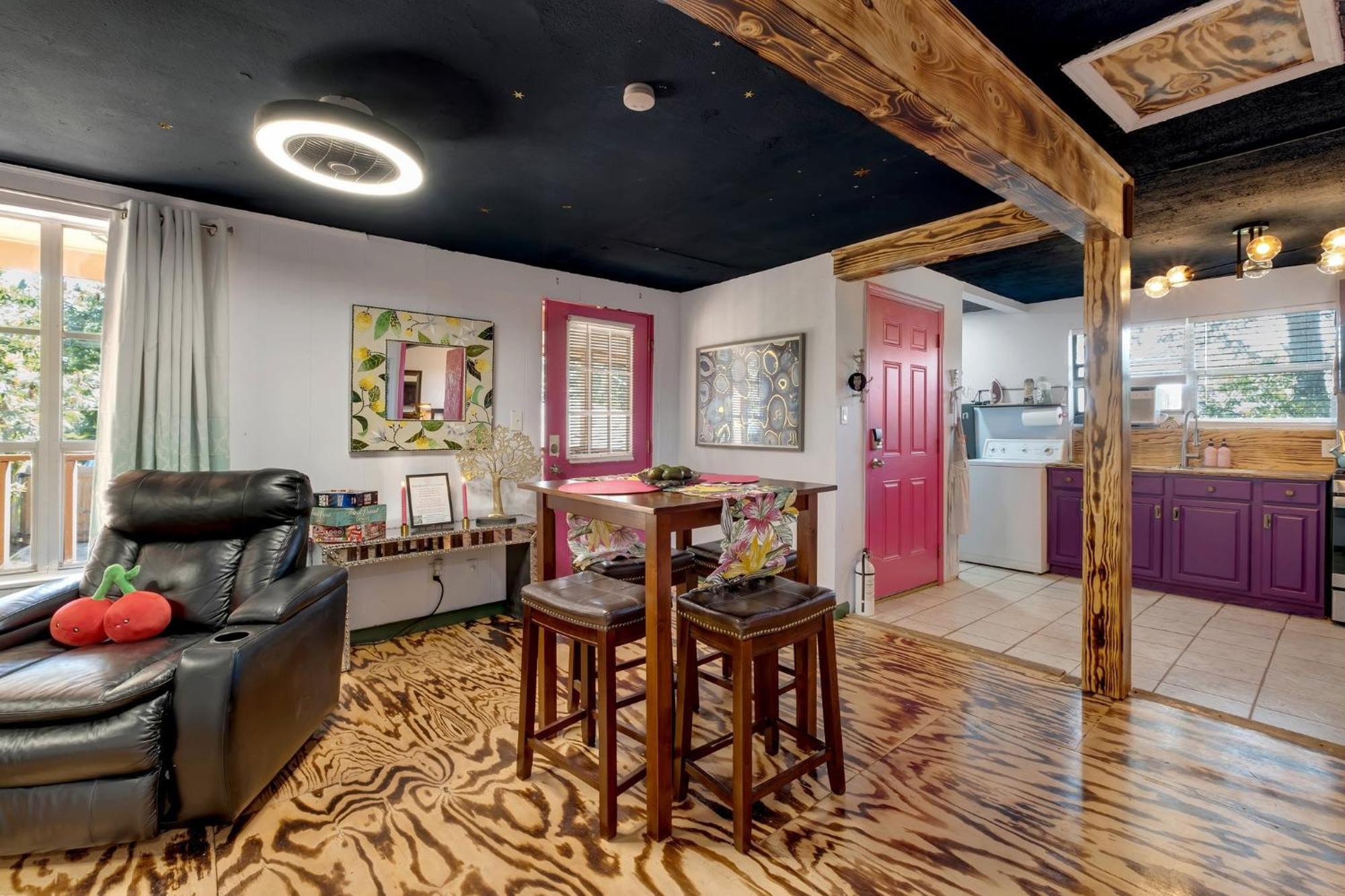 Holiday home Groups-1 Mi To Stadium-dog Friendly-fence Yrd