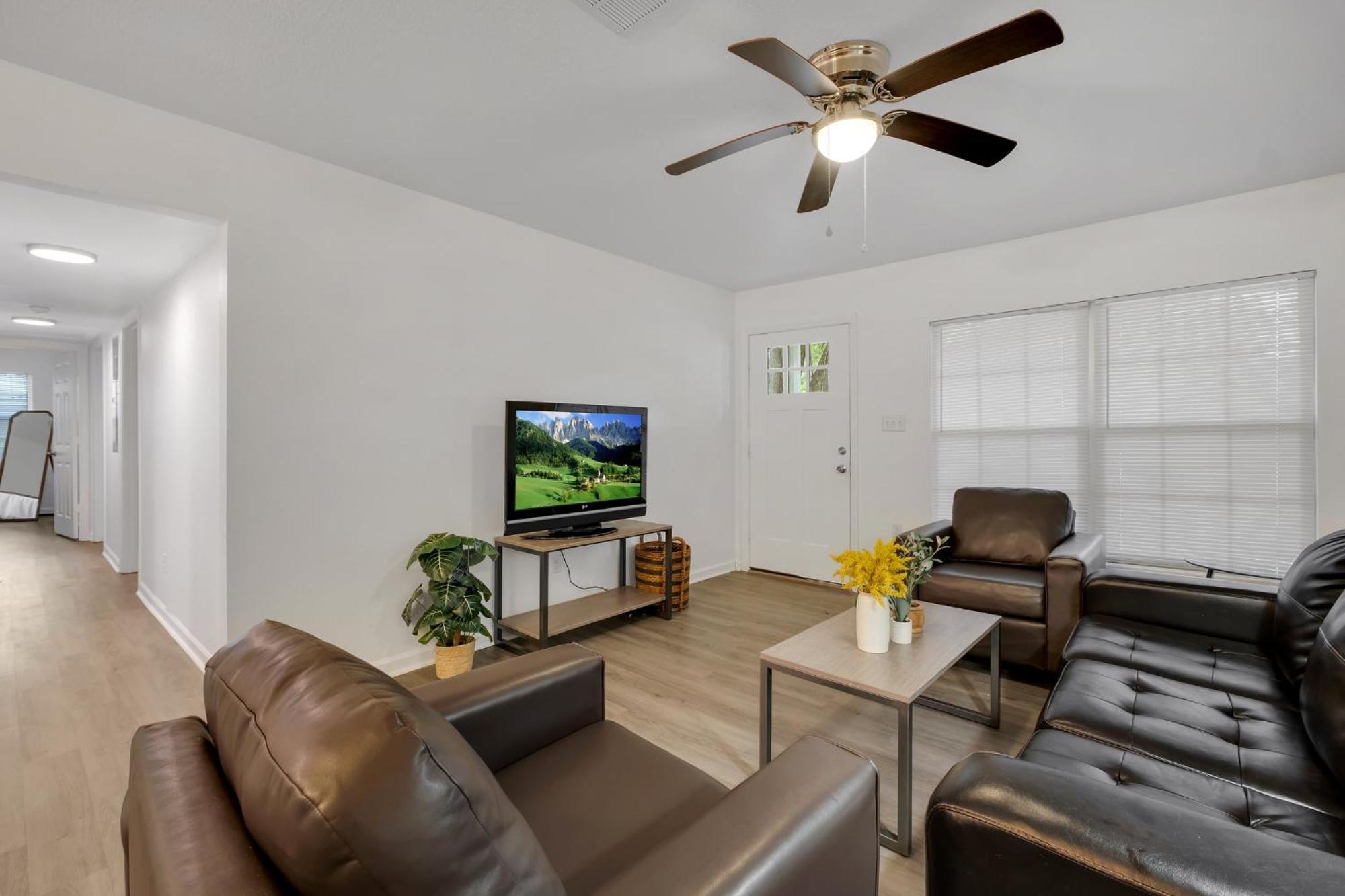 The Renegade - Renovated 3 Bedroom * Tallahassee