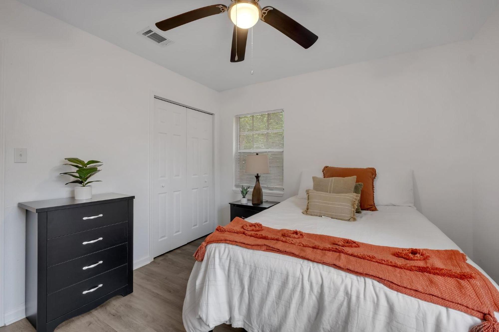 The Renegade - Renovated 3 Bedroom Holiday home Tallahassee