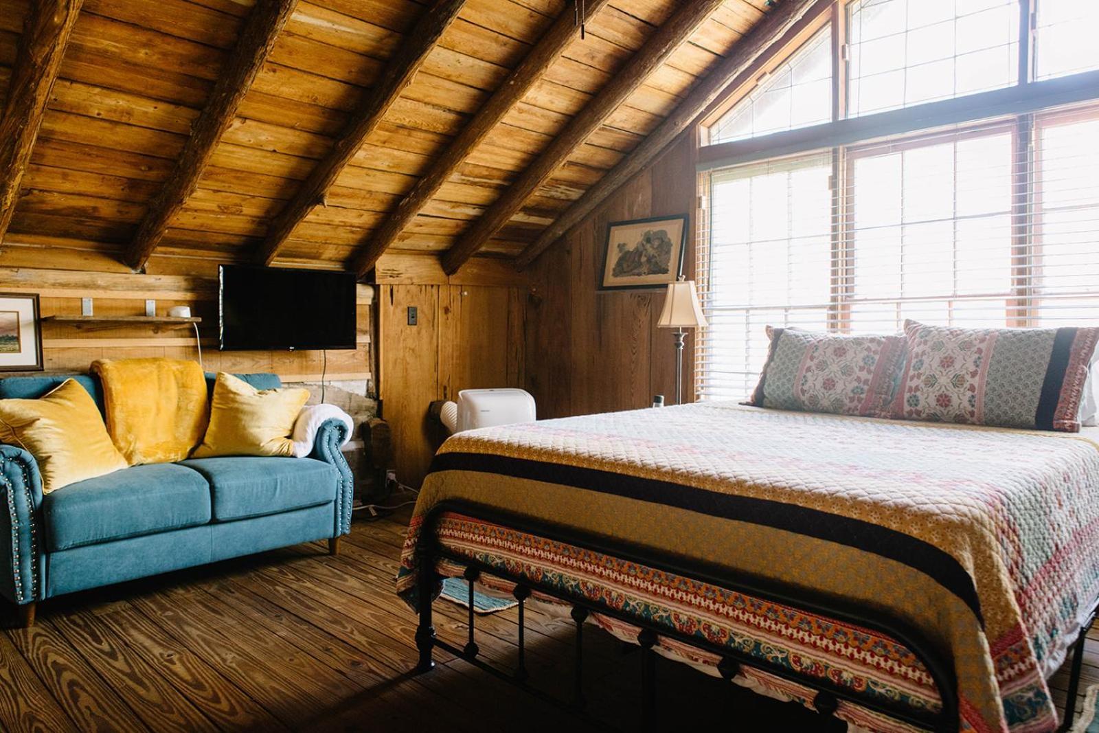 Jubilee Vintage Cabins- The Senator, The Governor, The Walker Holiday home Tallahassee