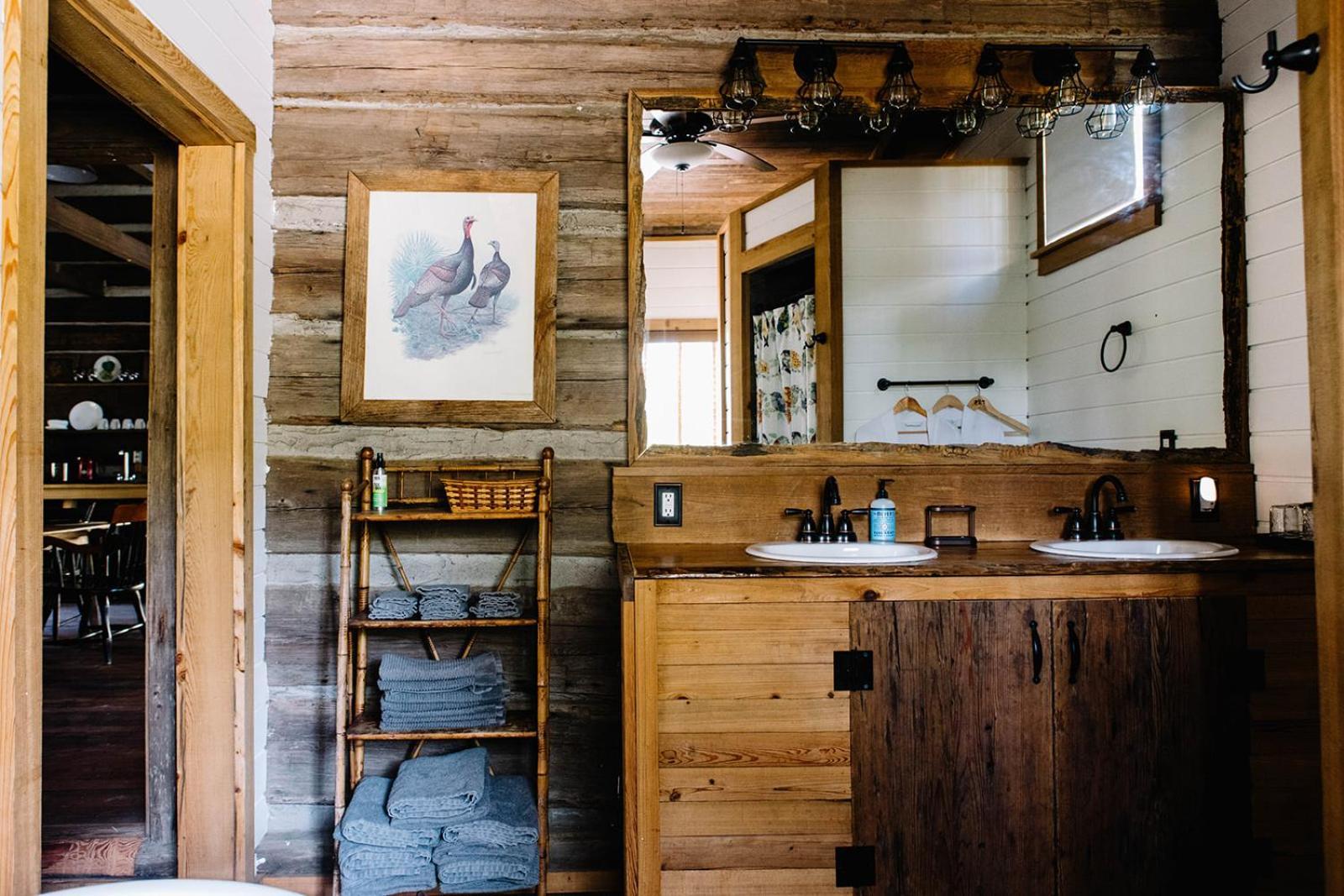 Jubilee Vintage Cabins- The Senator, The Governor, The Walker *