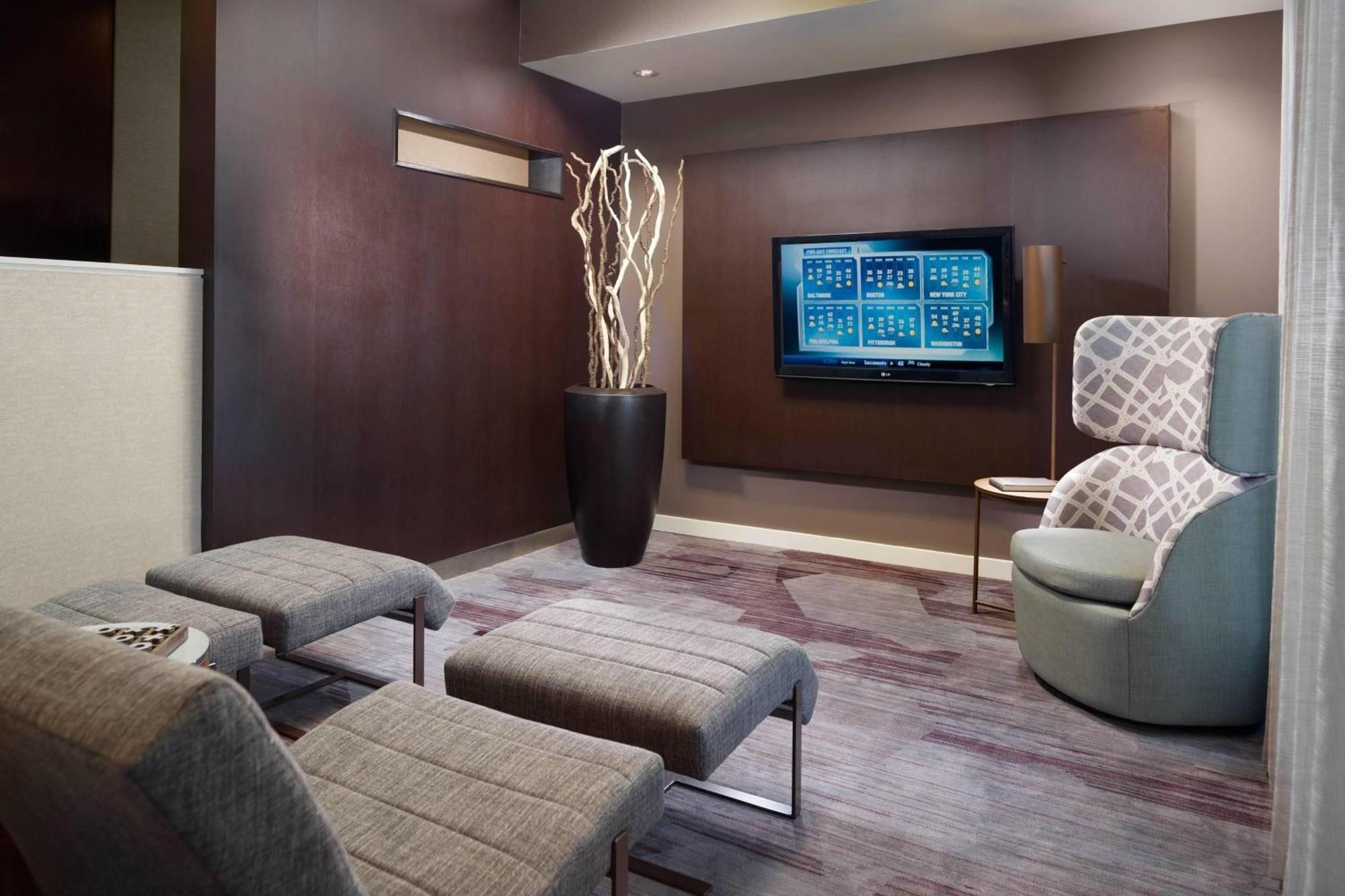 Courtyard By Marriott Downtown/capital