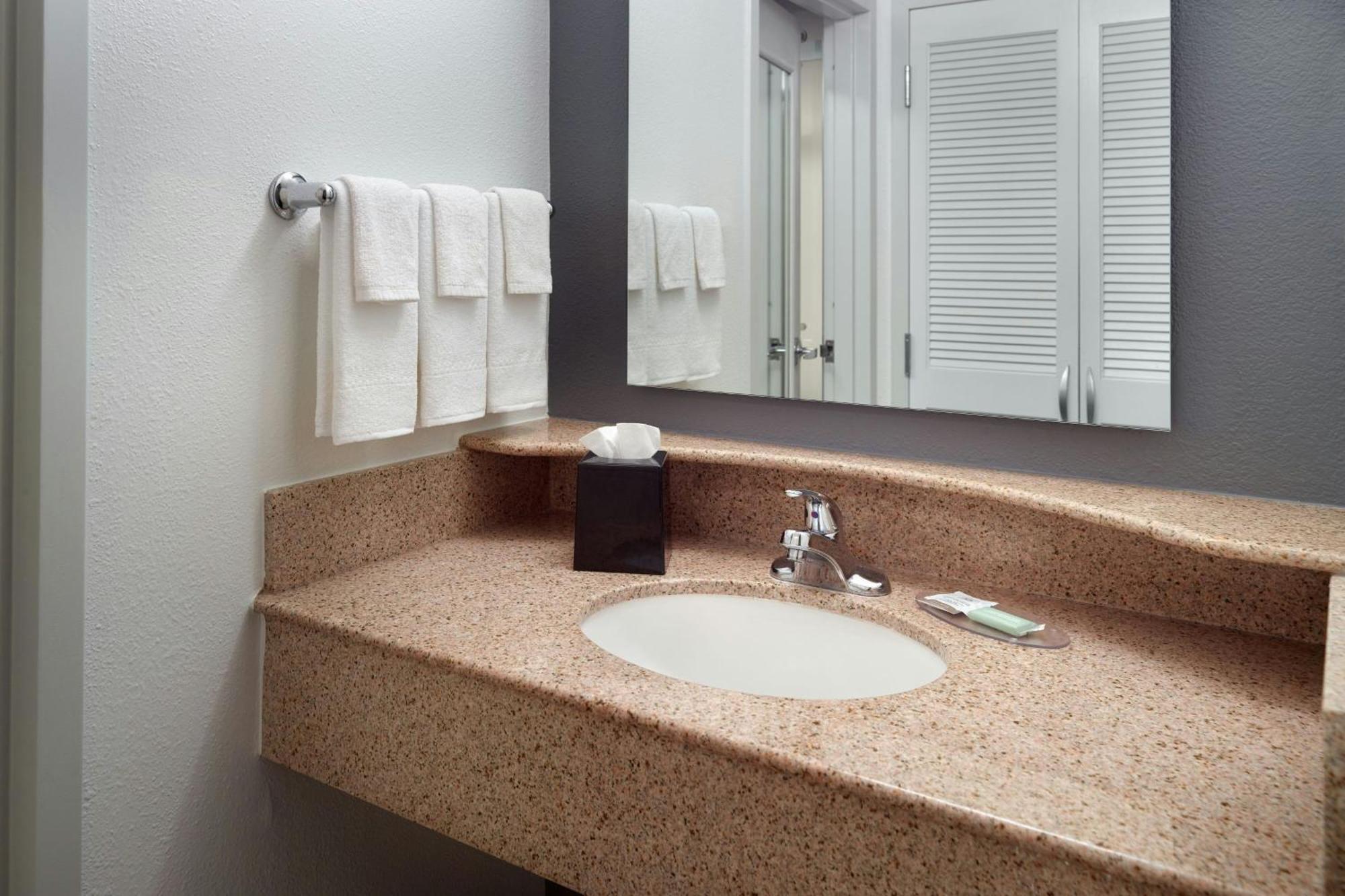 Courtyard By Marriott Downtown/capital Tallahassee