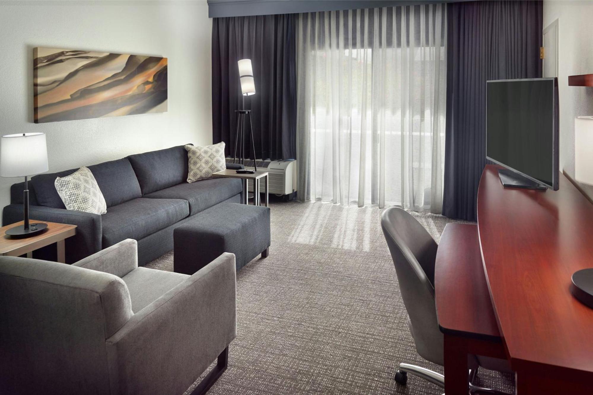 Courtyard By Marriott Downtown/capital 3*