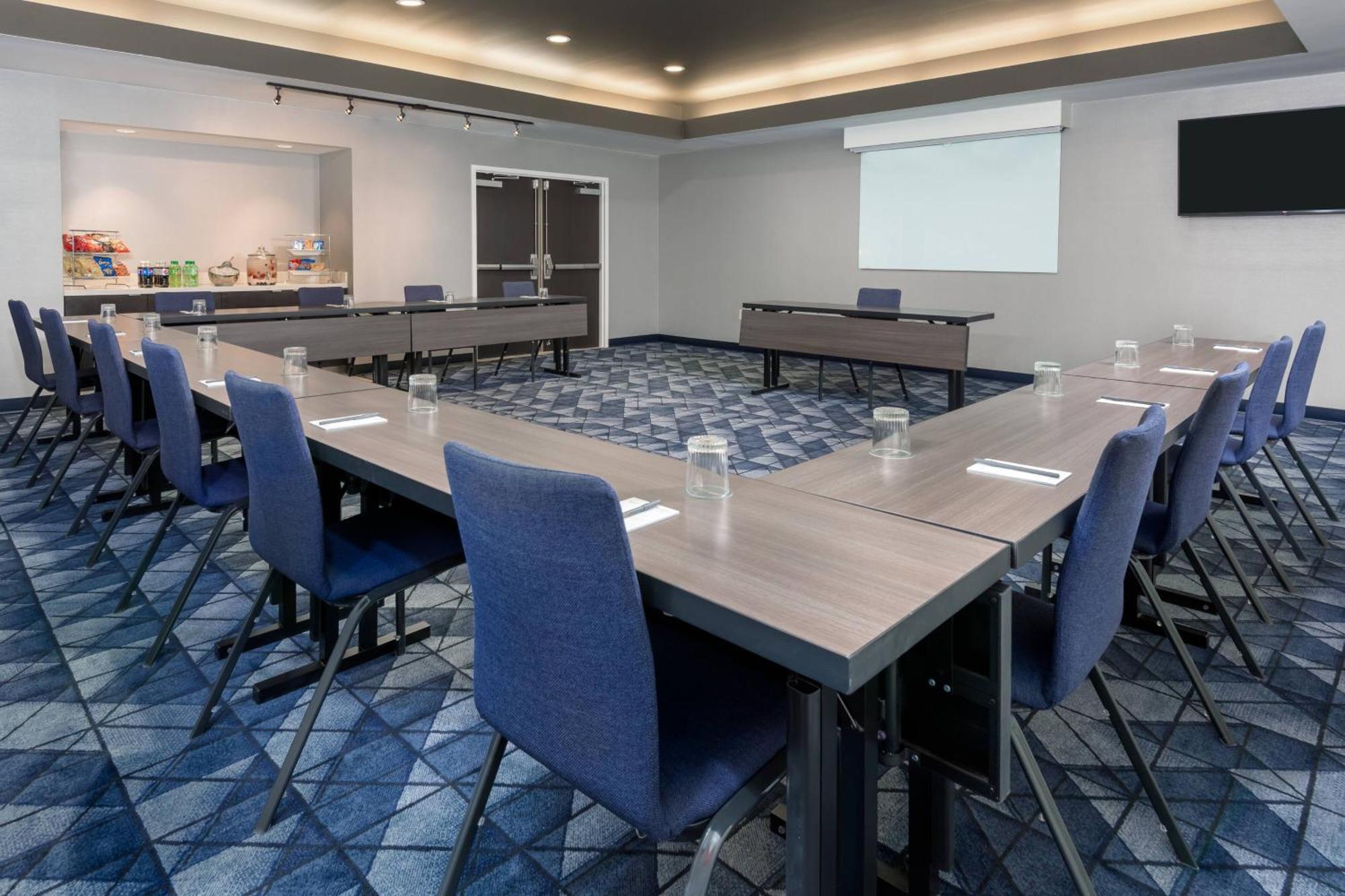Courtyard North/i-10 Capital Circle 3*