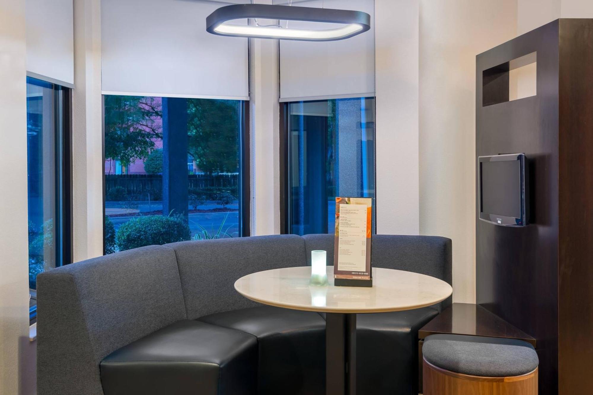 Courtyard North/i-10 Capital Circle 3*