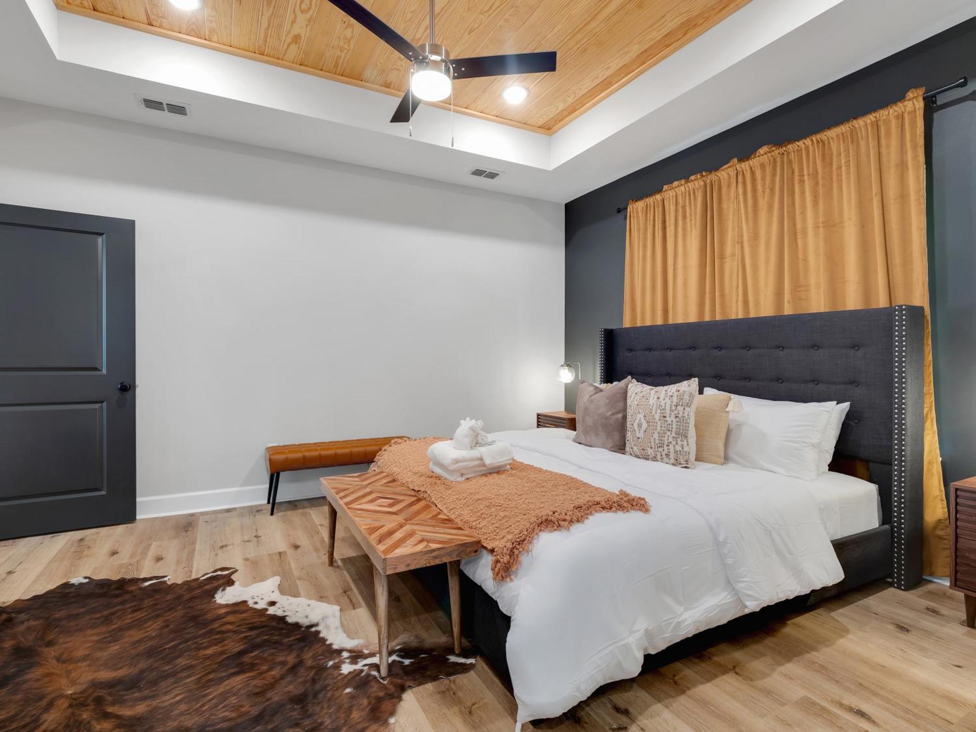 New Take On Midtown Modern Holiday home Tallahassee