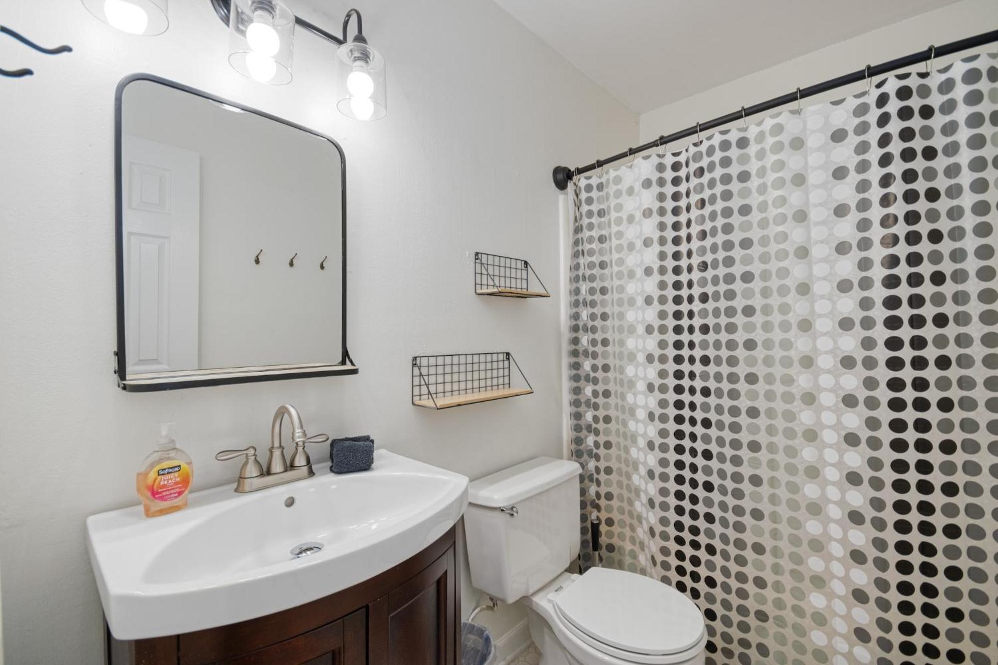 Townhouse Sleeps 4, Wi-fi, Netflix