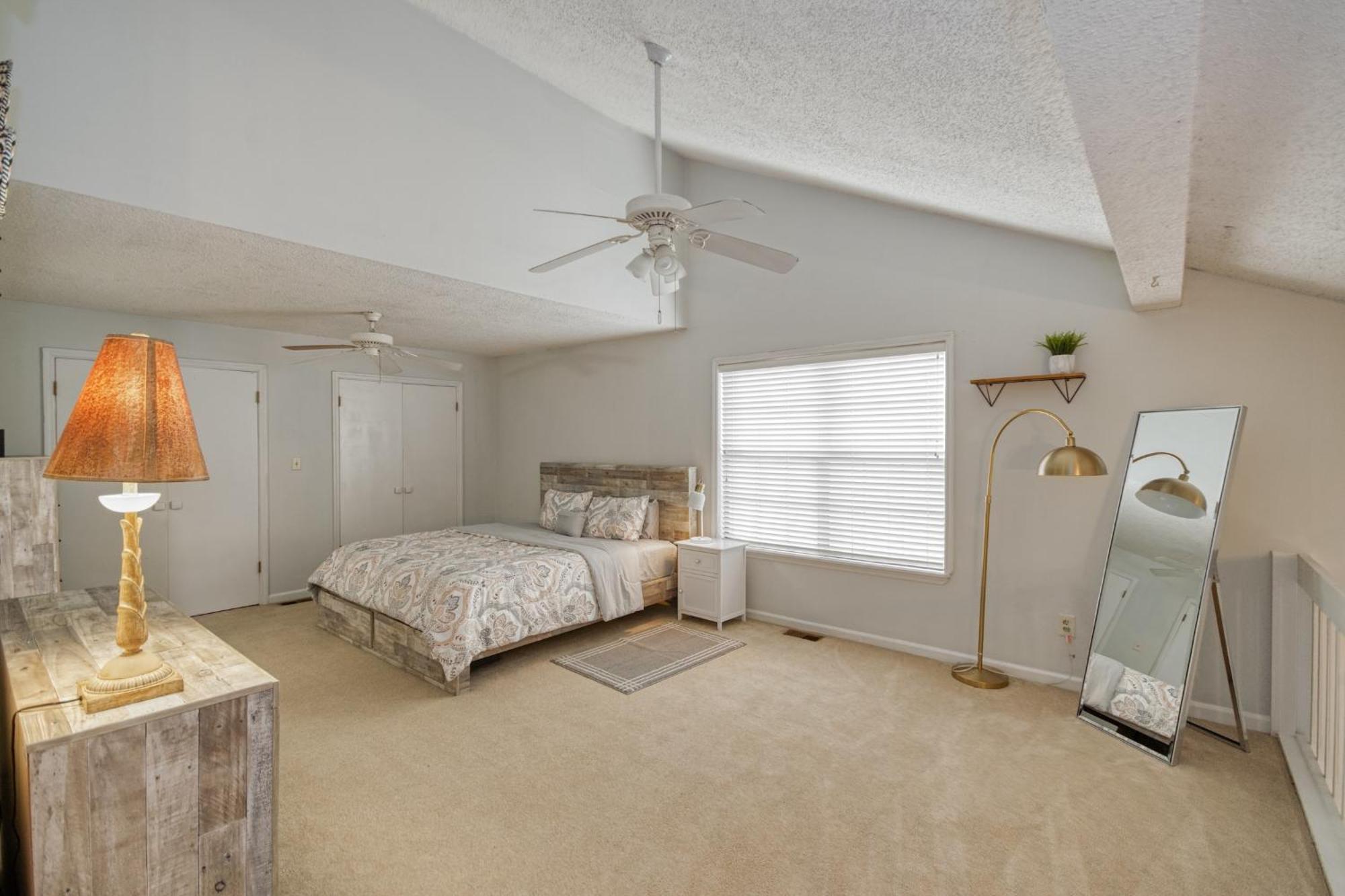 Apartment Townhouse Sleeps 4, Wi-fi, Netflix Tallahassee