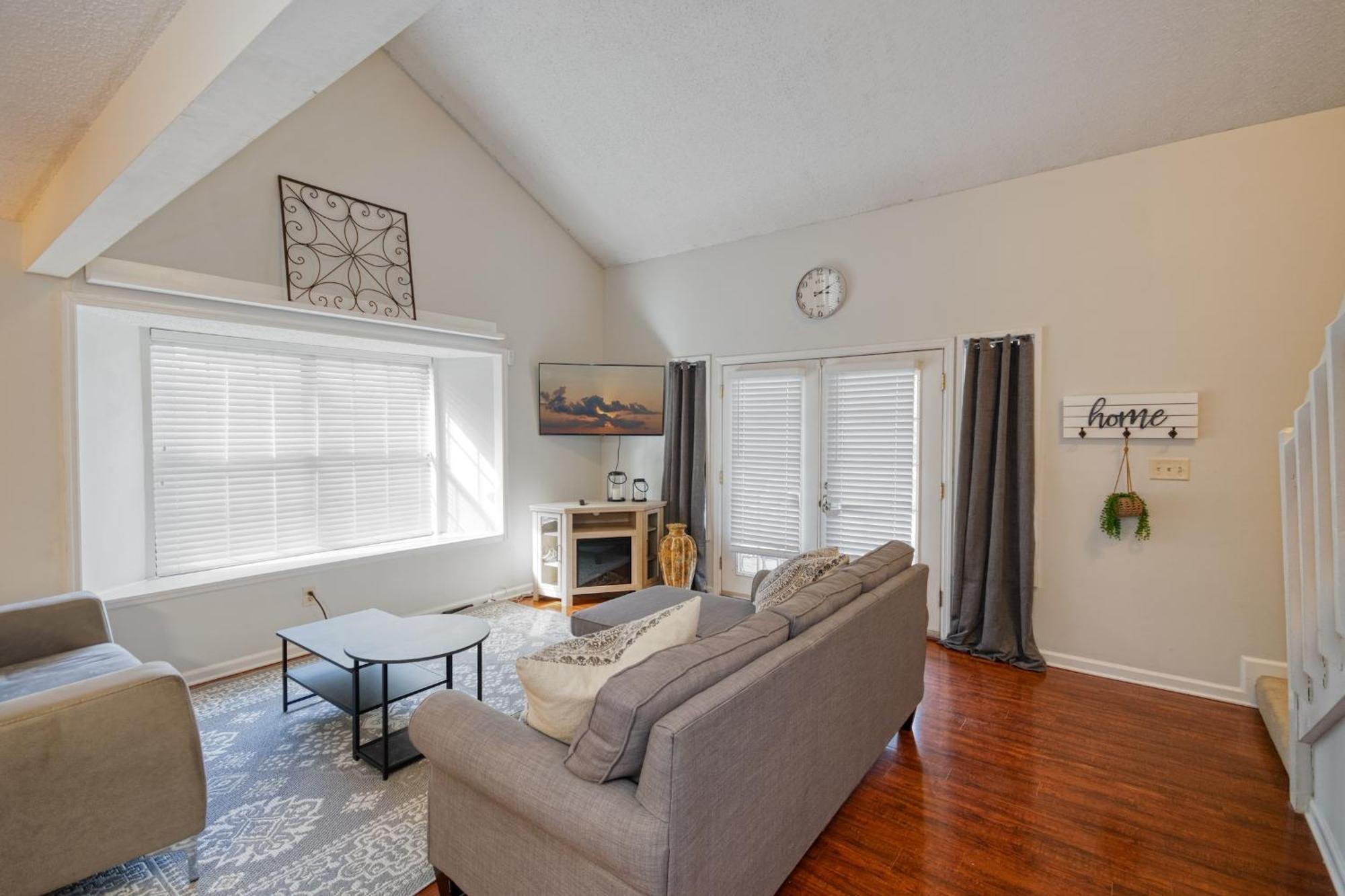 Townhouse Sleeps 4, Wi-fi, Netflix *