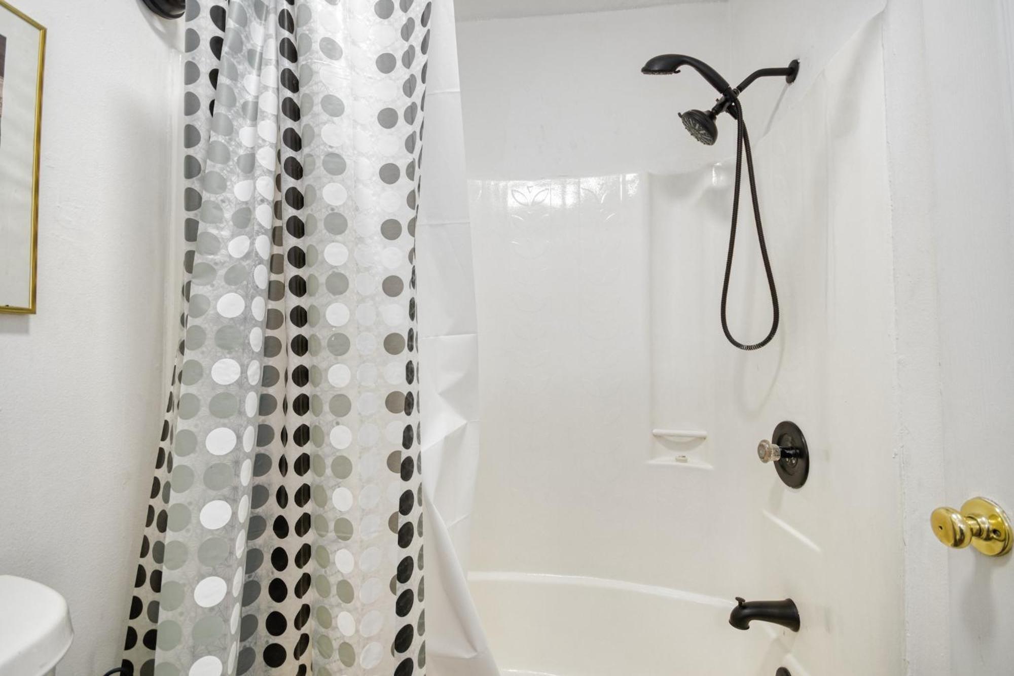 Townhouse Sleeps 4, Wi-fi, Netflix
