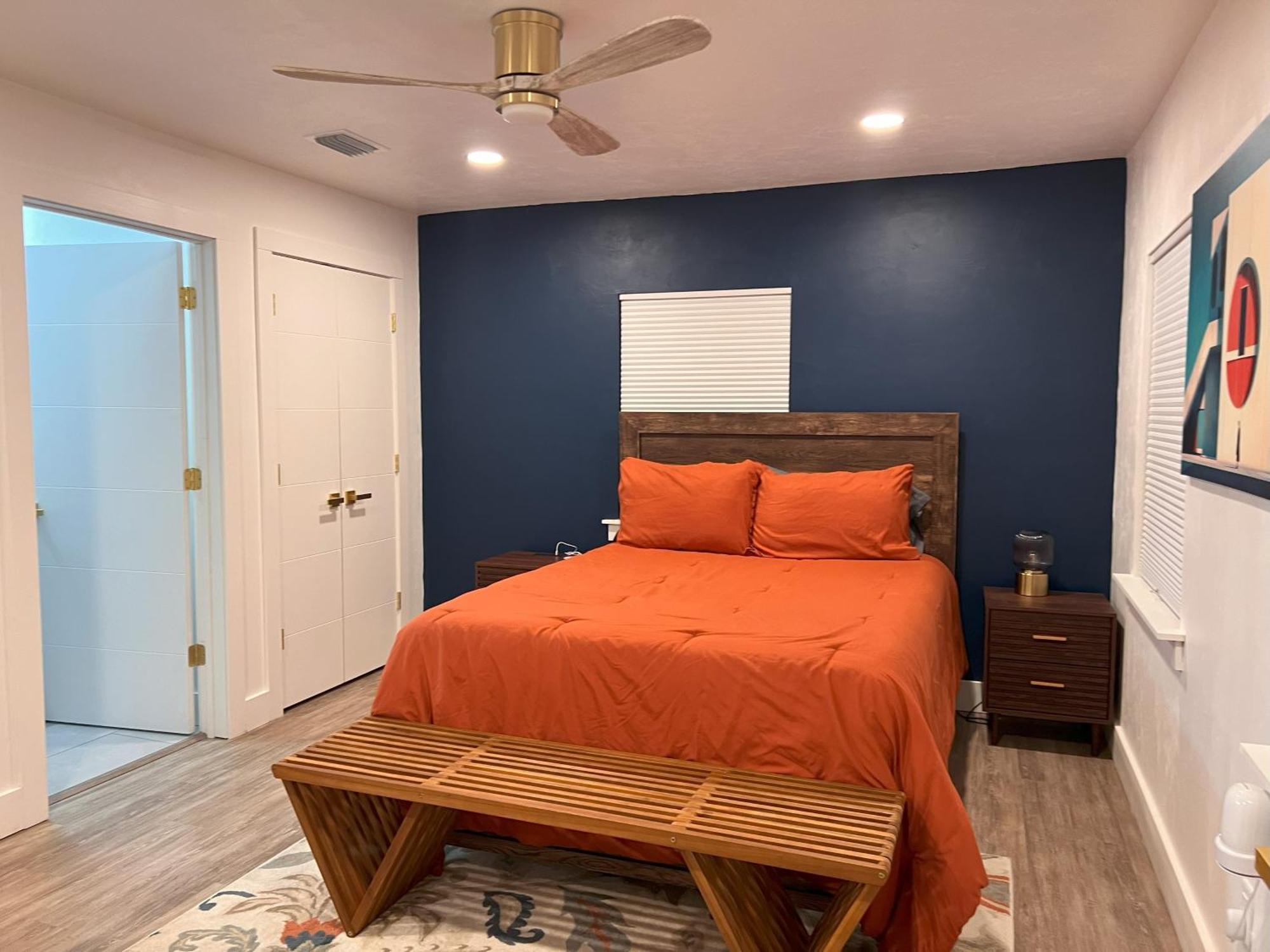 Fully Furnished Executive Housing - Whole House - Manley Manor *