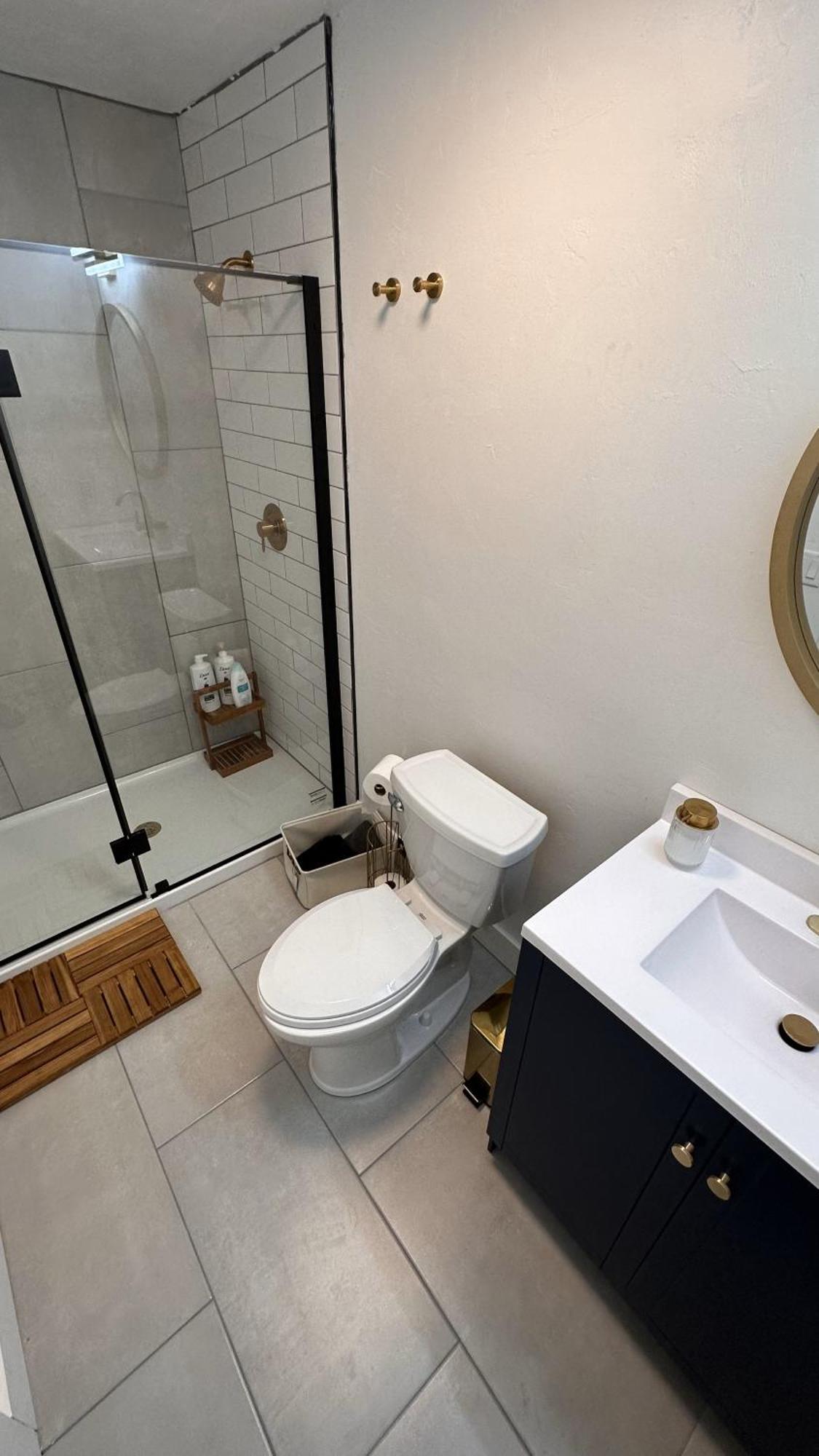 Fully Furnished Executive Housing - Whole House - Manley Manor Aparthotel *