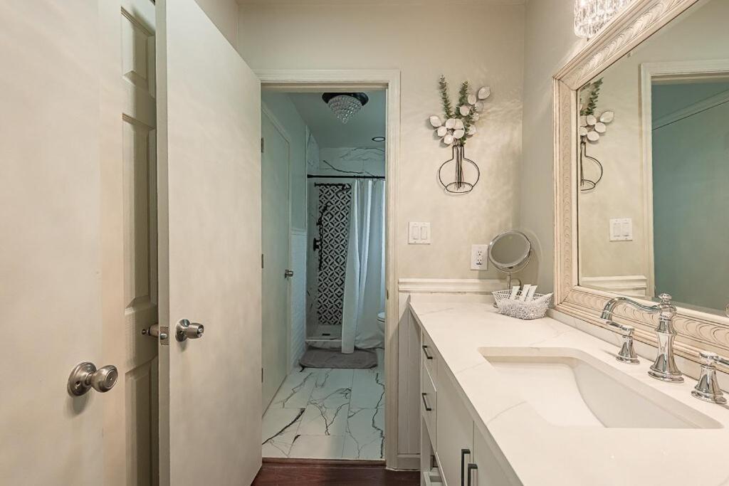 Holiday home Cozy Townhome Retreat With King Bed Near I-10, Capitol, Fsu & Famu *