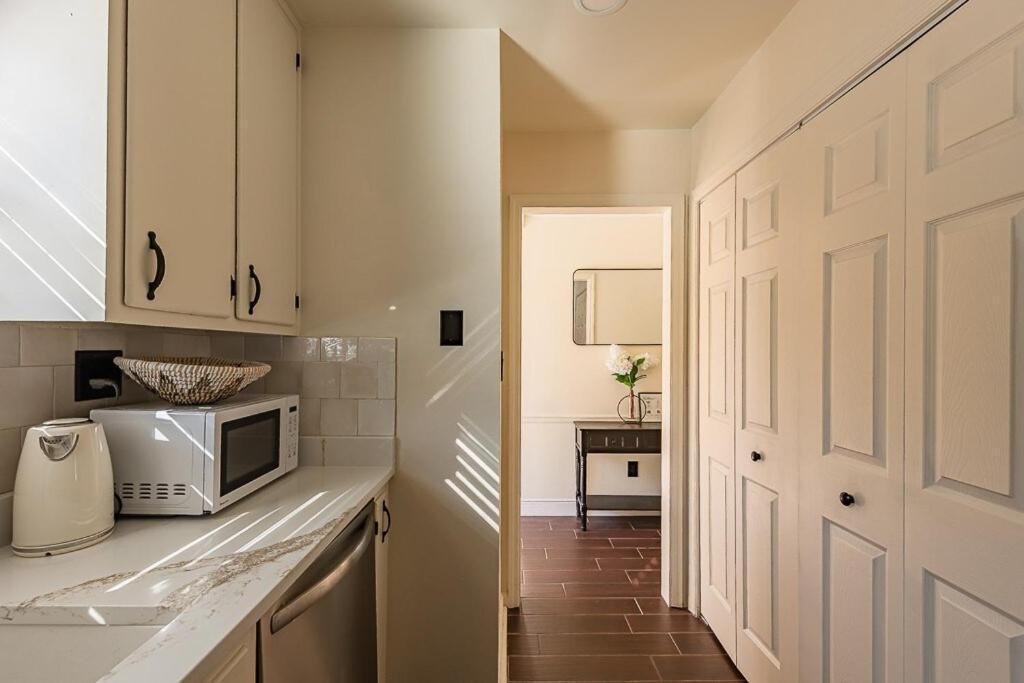Cozy Townhome Retreat With King Bed Near I-10, Capitol, Fsu & Famu *