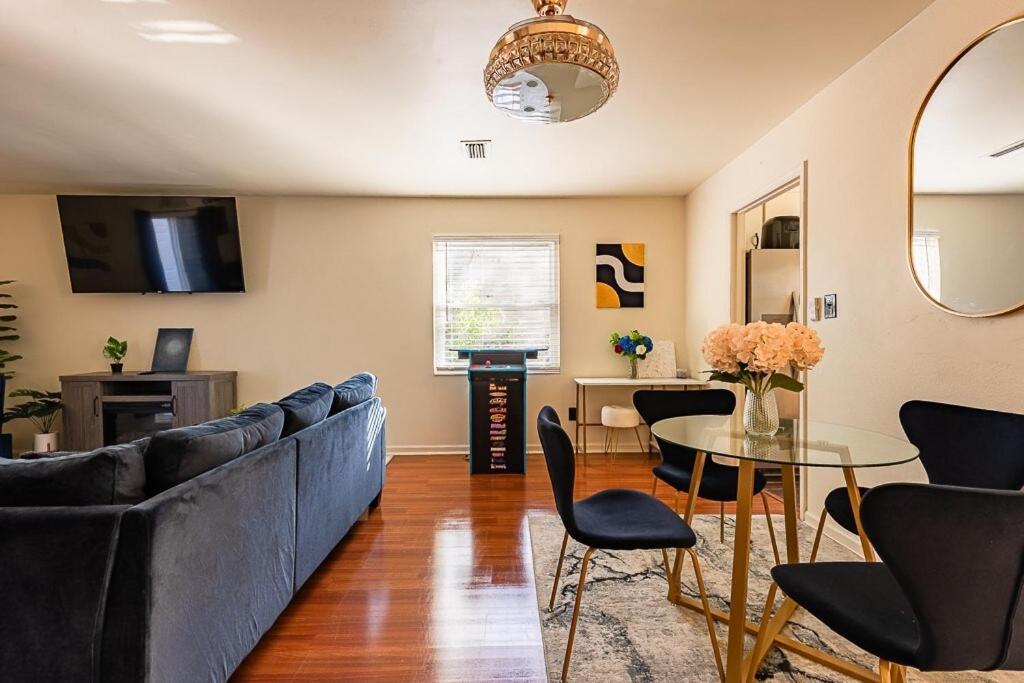 Cozy Townhome Retreat With King Bed Near I-10, Capitol, Fsu & Famu Holiday home