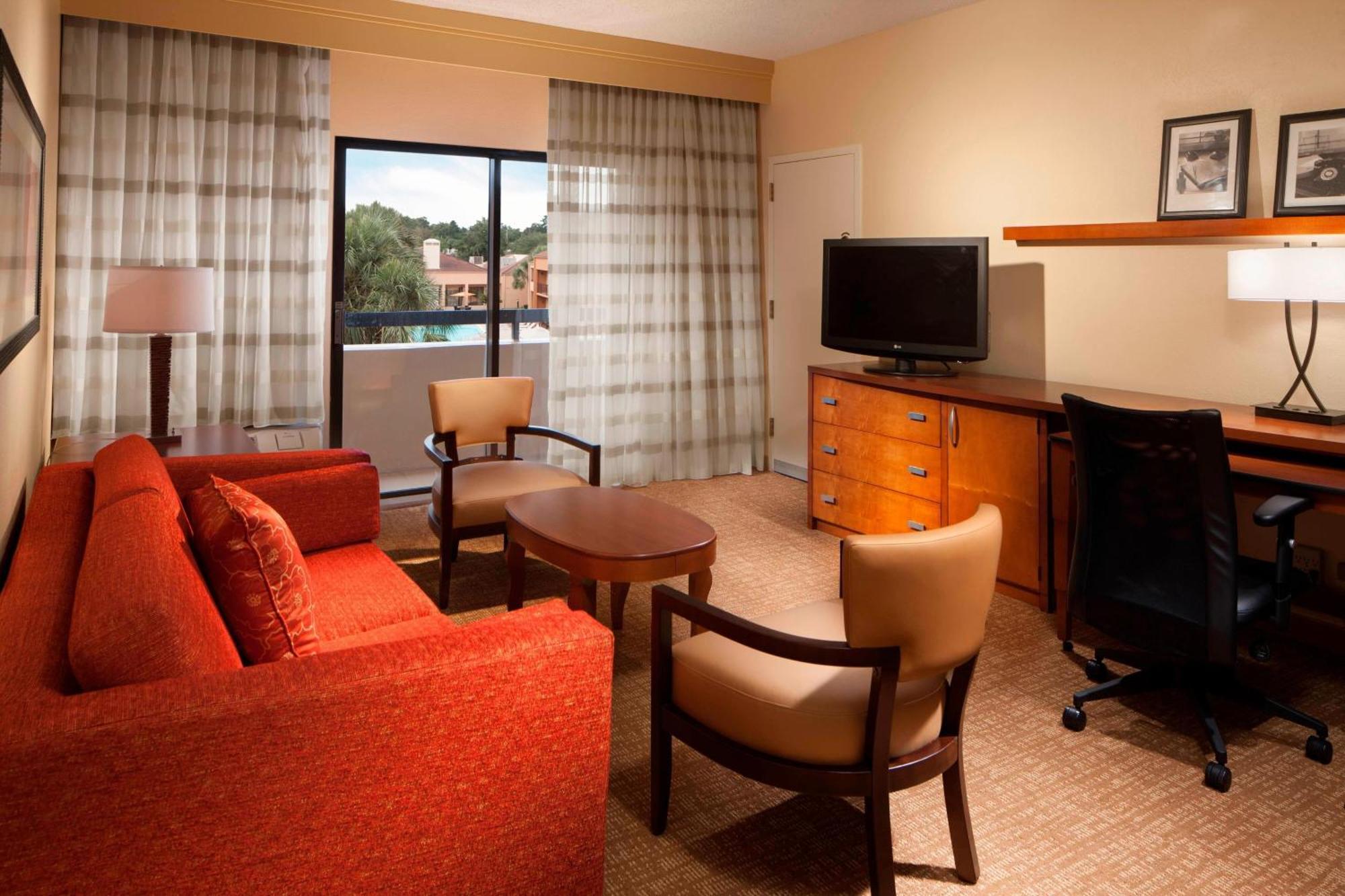 Courtyard By Marriott Downtown/capital Hotel 3*