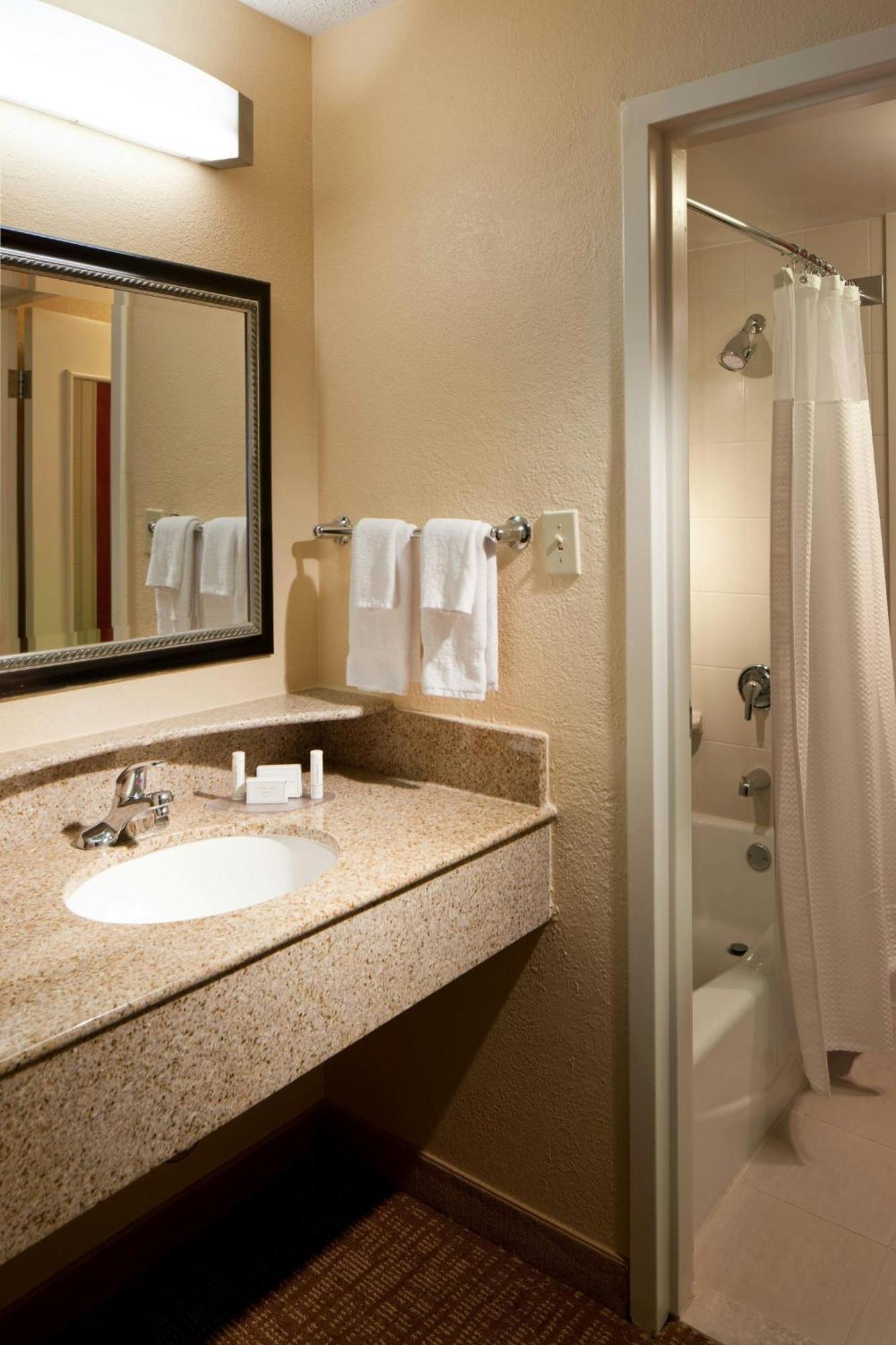 Hotel Courtyard By Marriott Downtown/capital 3*