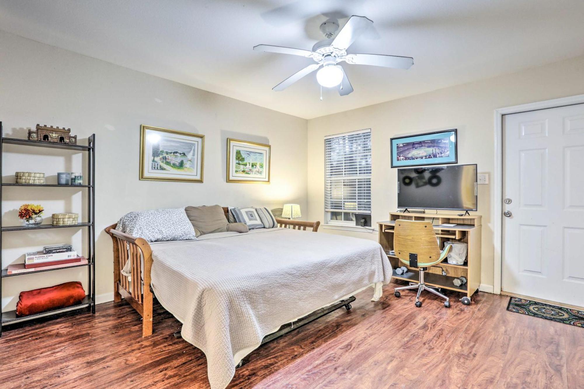 Holiday home Townhome 4 Mi To College Town! *