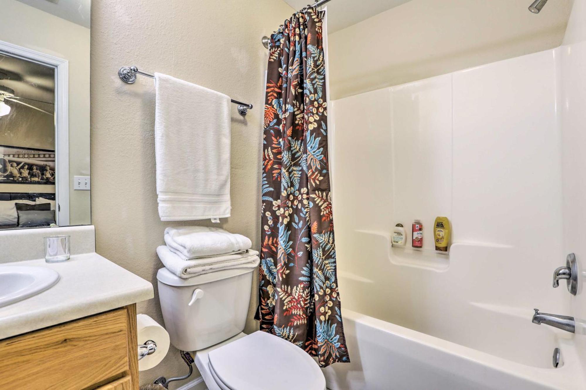 Townhome 4 Mi To College Town! Tallahassee
