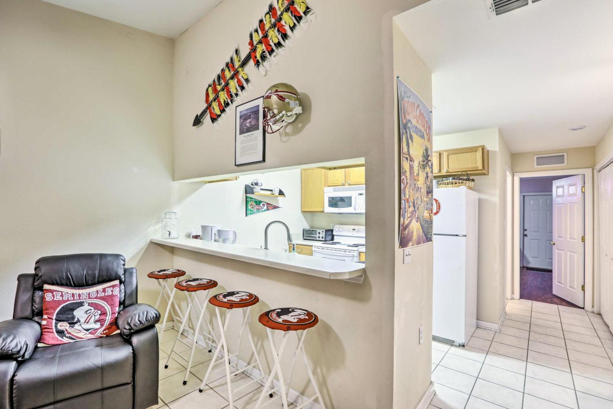 Townhome 4 Mi To College Town! Holiday home *