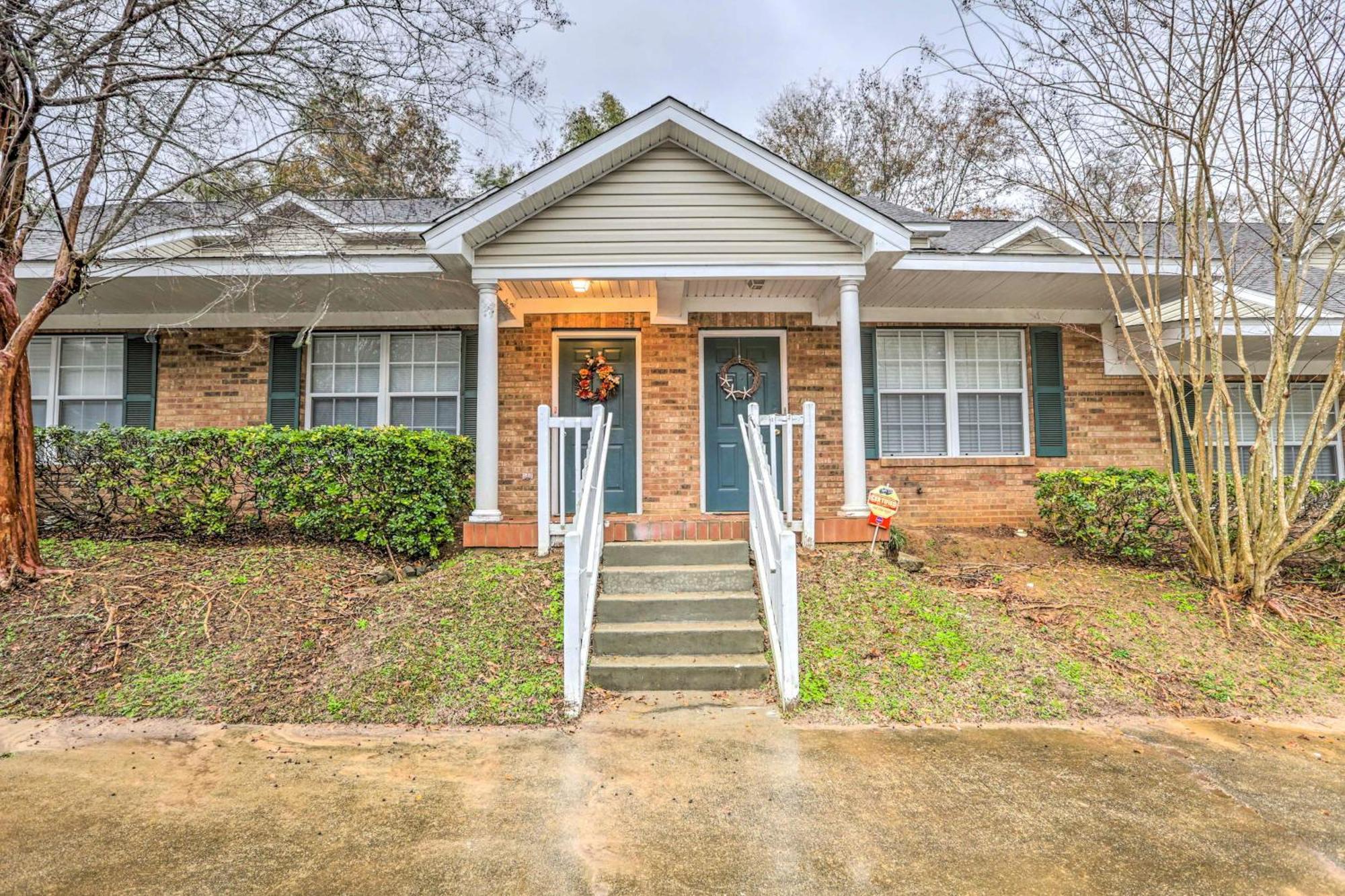 Townhome 4 Mi To College Town!