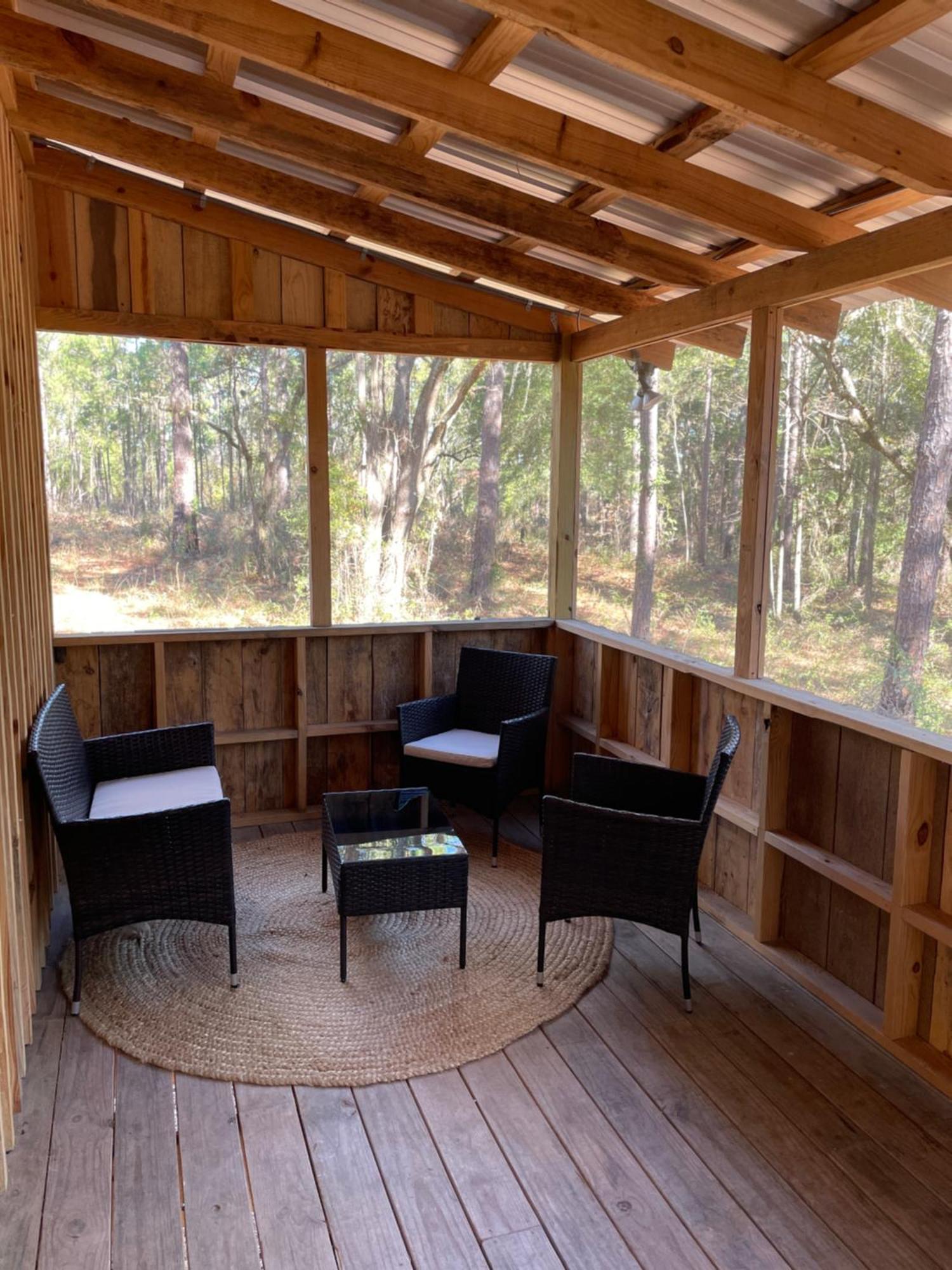 Jubilee Vintage Cabins- The Senator, The Governor, The Walker * Tallahassee