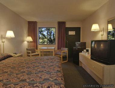 Howard Johnson By Wyndham Hotel Tallahassee