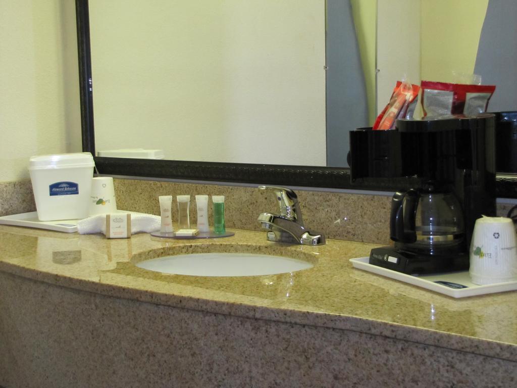 Howard Johnson By Wyndham Hotel 2*