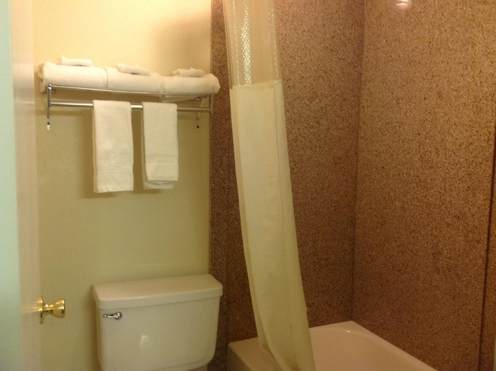 Hotel Howard Johnson By Wyndham Tallahassee