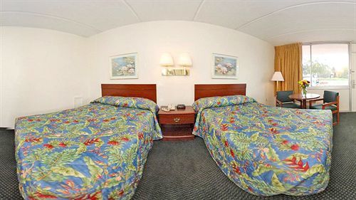 Econo North Lodge