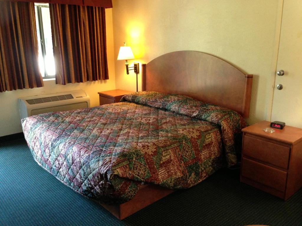 And Hotel 2*