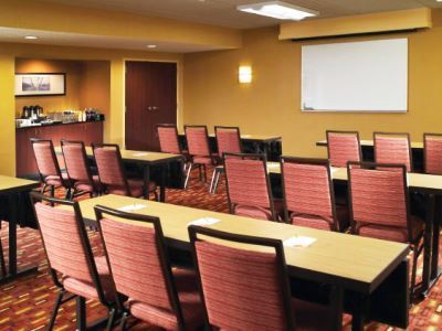 Courtyard By Marriott Downtown/capital Hotel