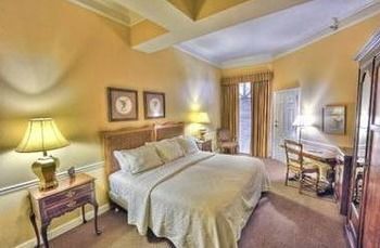 Governors Hotel 2*