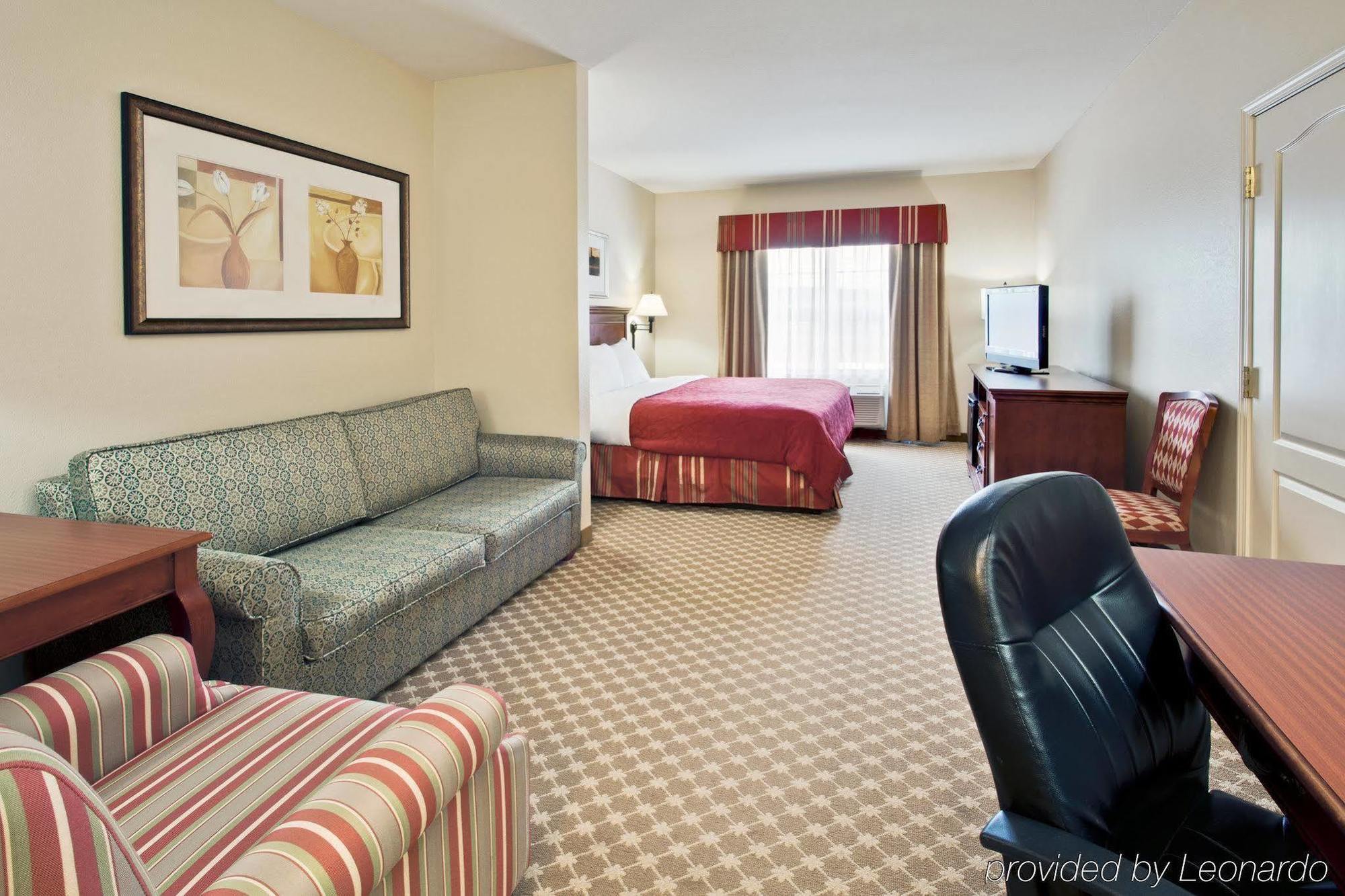 Hotel Country & By Radisson I-10 East Fl