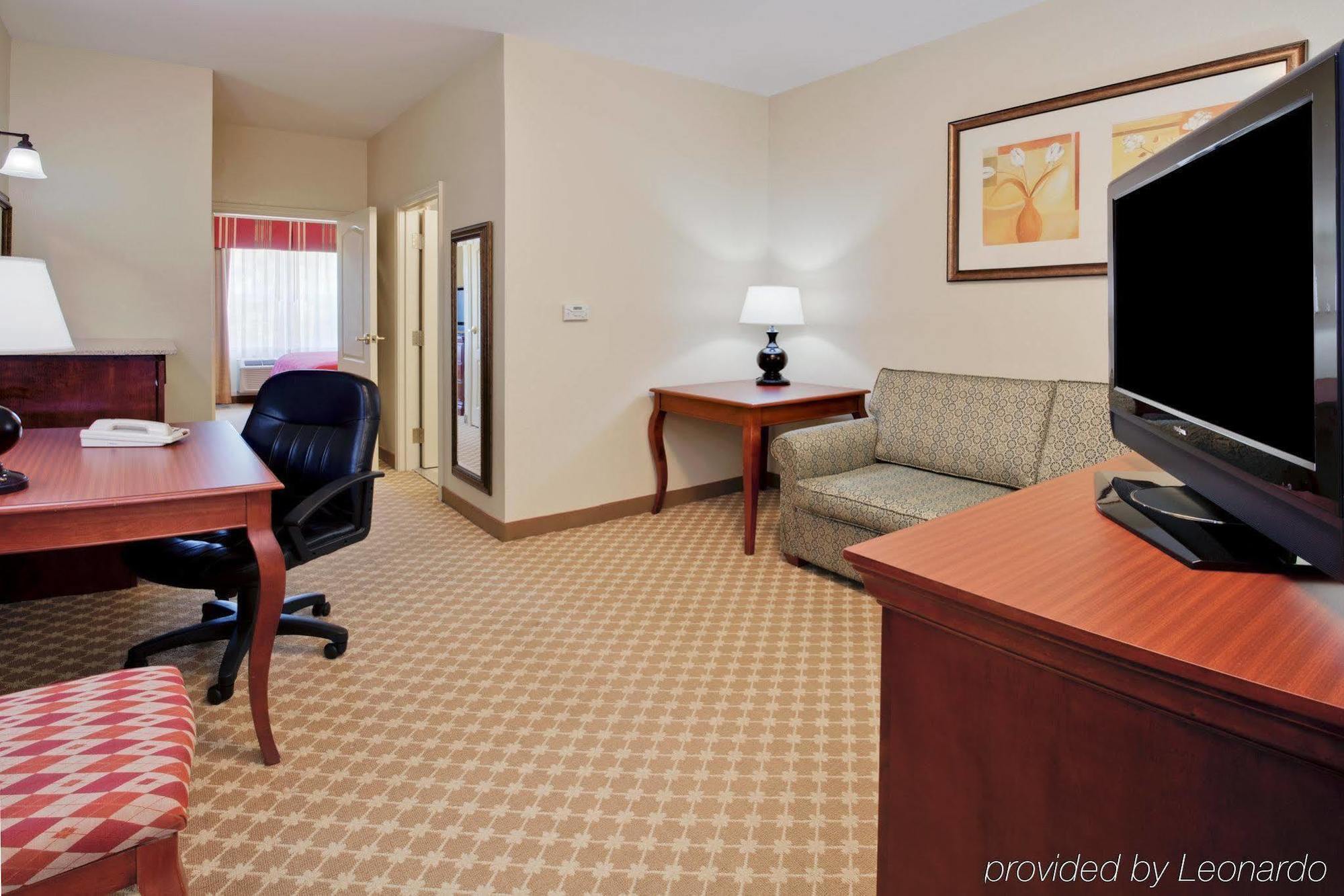 Hotel Country & By Radisson I-10 East Fl