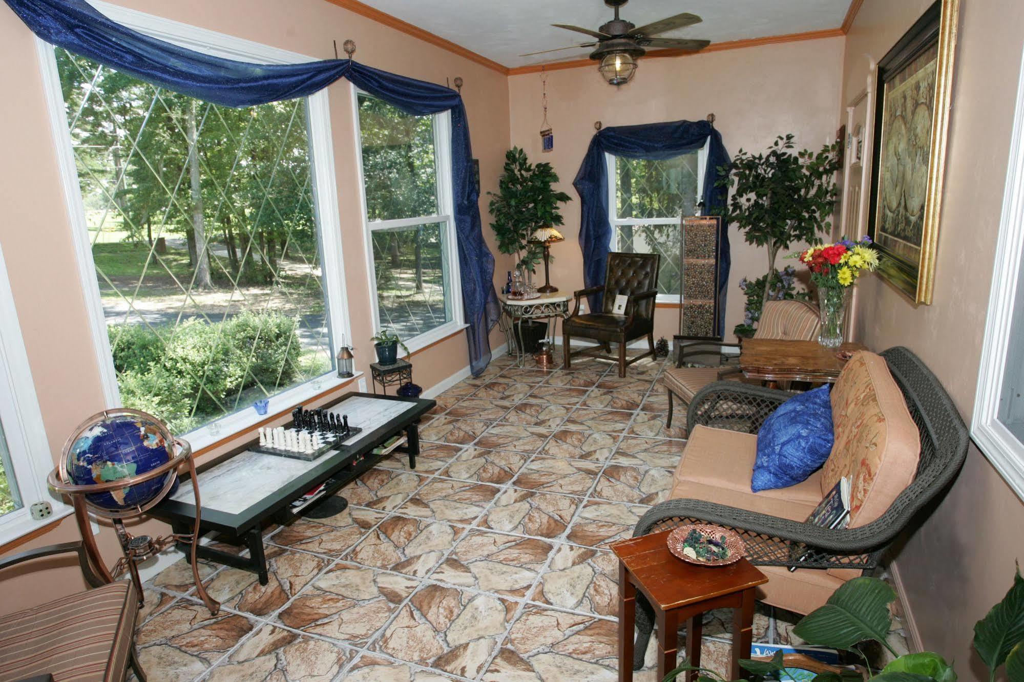 Little 2* Tallahassee