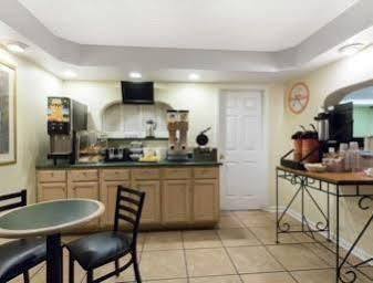 Howard Johnson By Wyndham Hotel Tallahassee