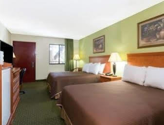 Howard Johnson By Wyndham Hotel
