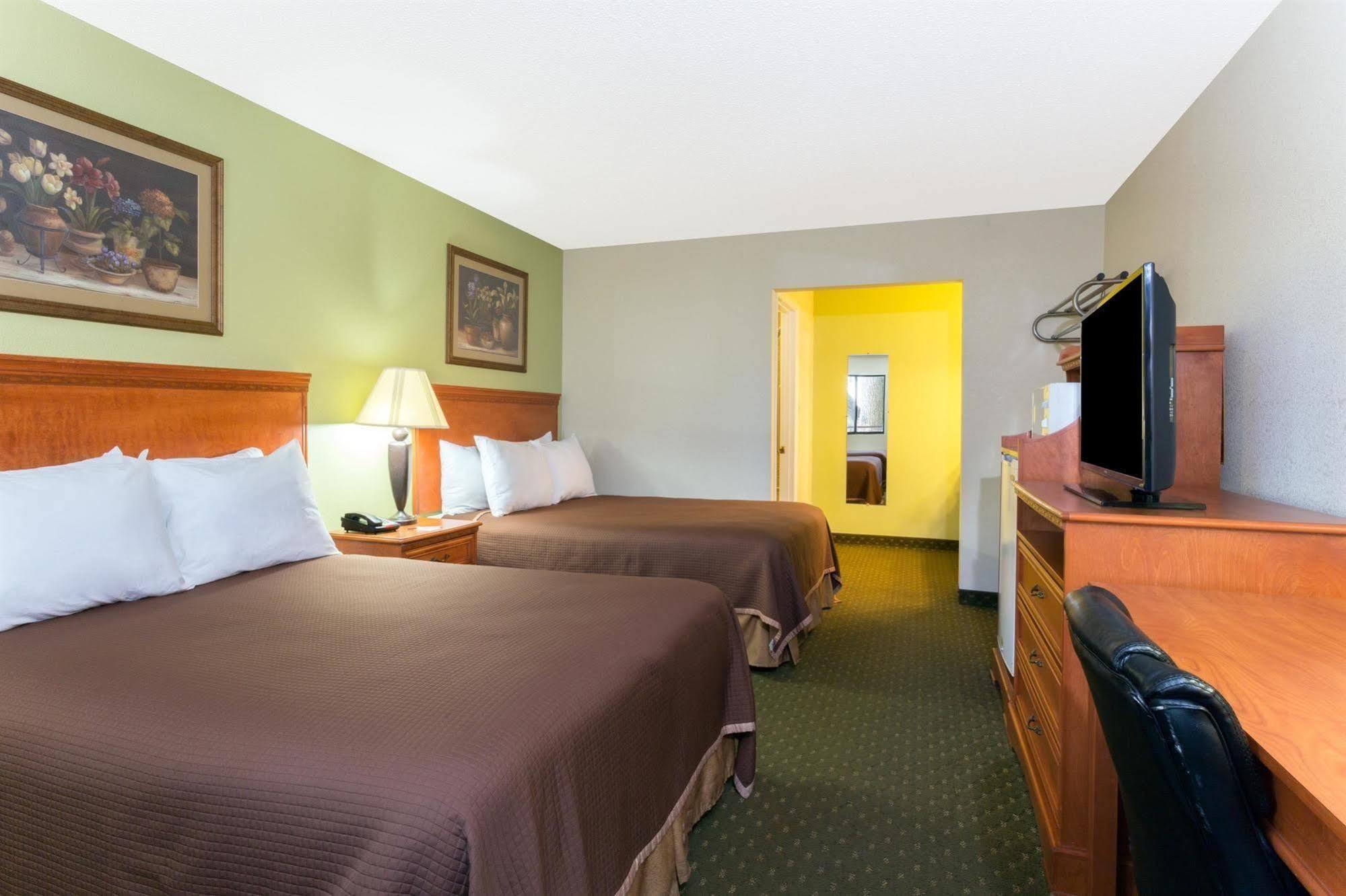Howard Johnson By Wyndham Tallahassee