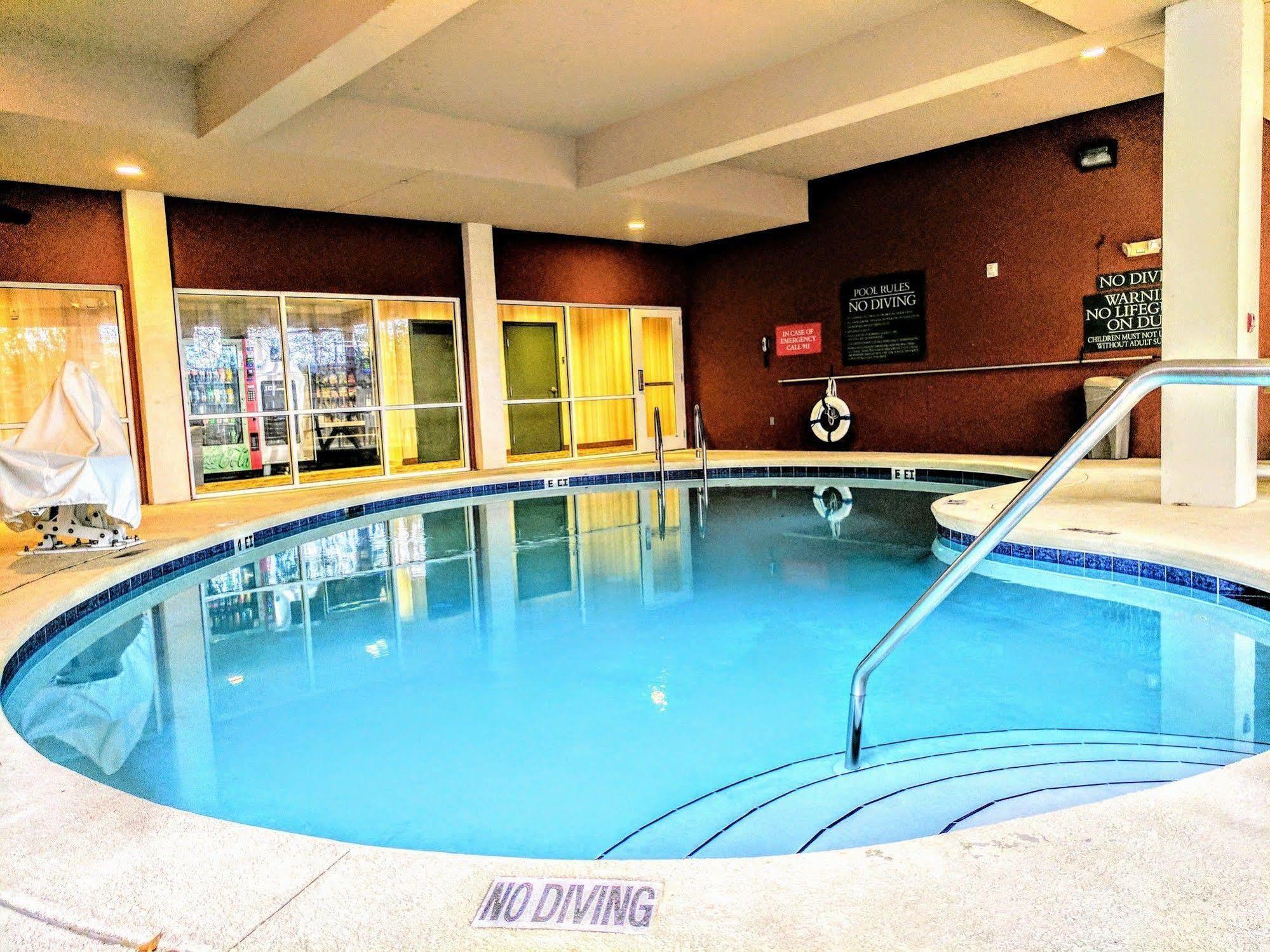 Hotel Country & By Radisson, Tallahassee-university Area, Fl