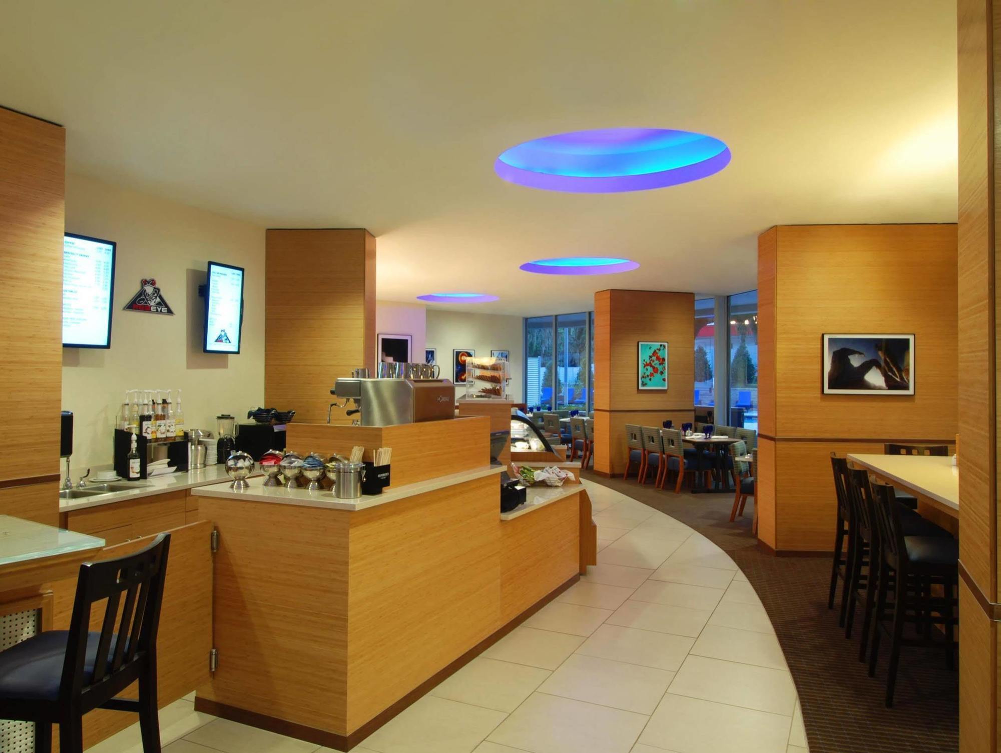 Four Points By Sheraton Downtown 4*