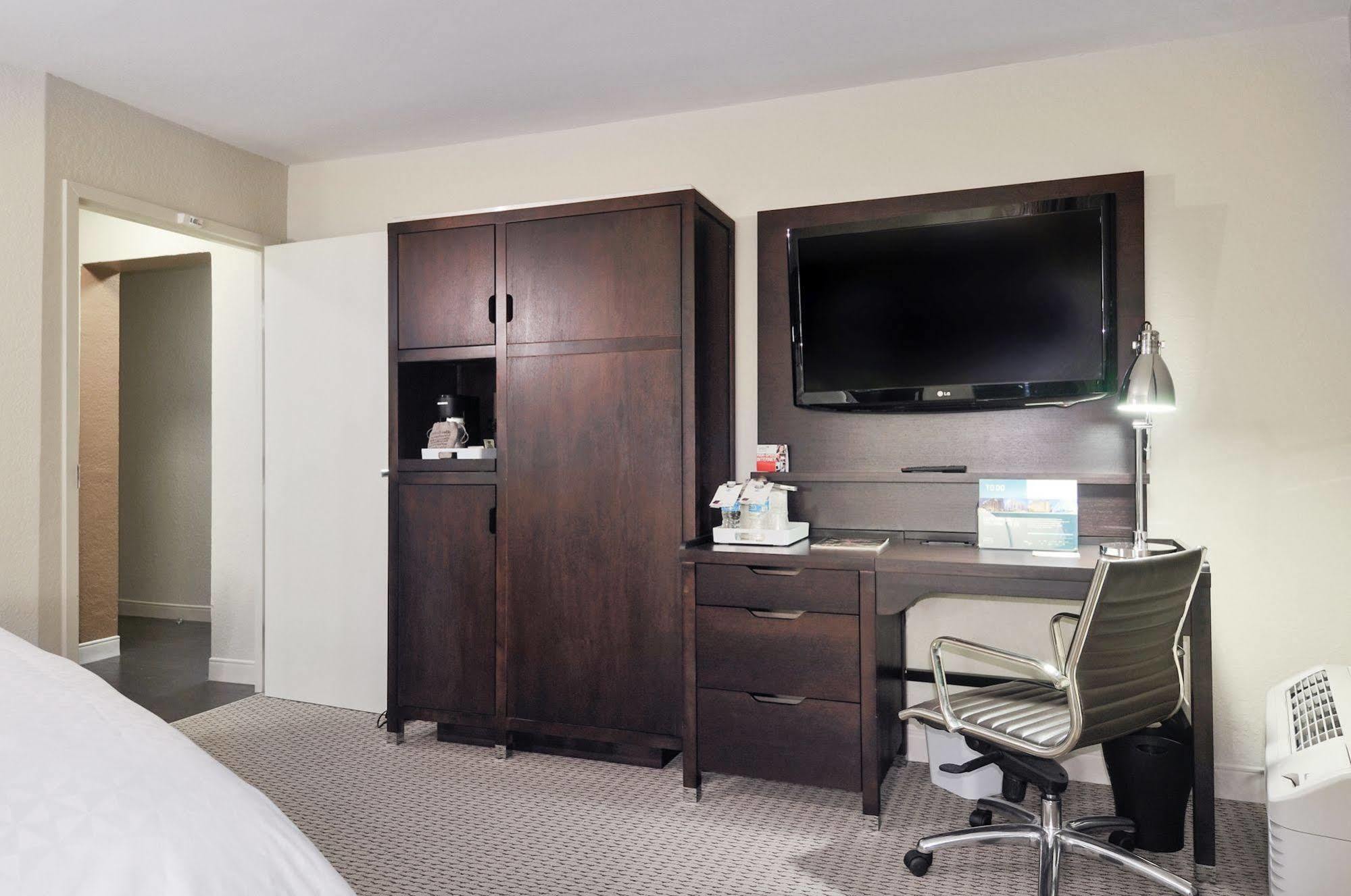 Hotel Four Points By Sheraton Downtown 4*
