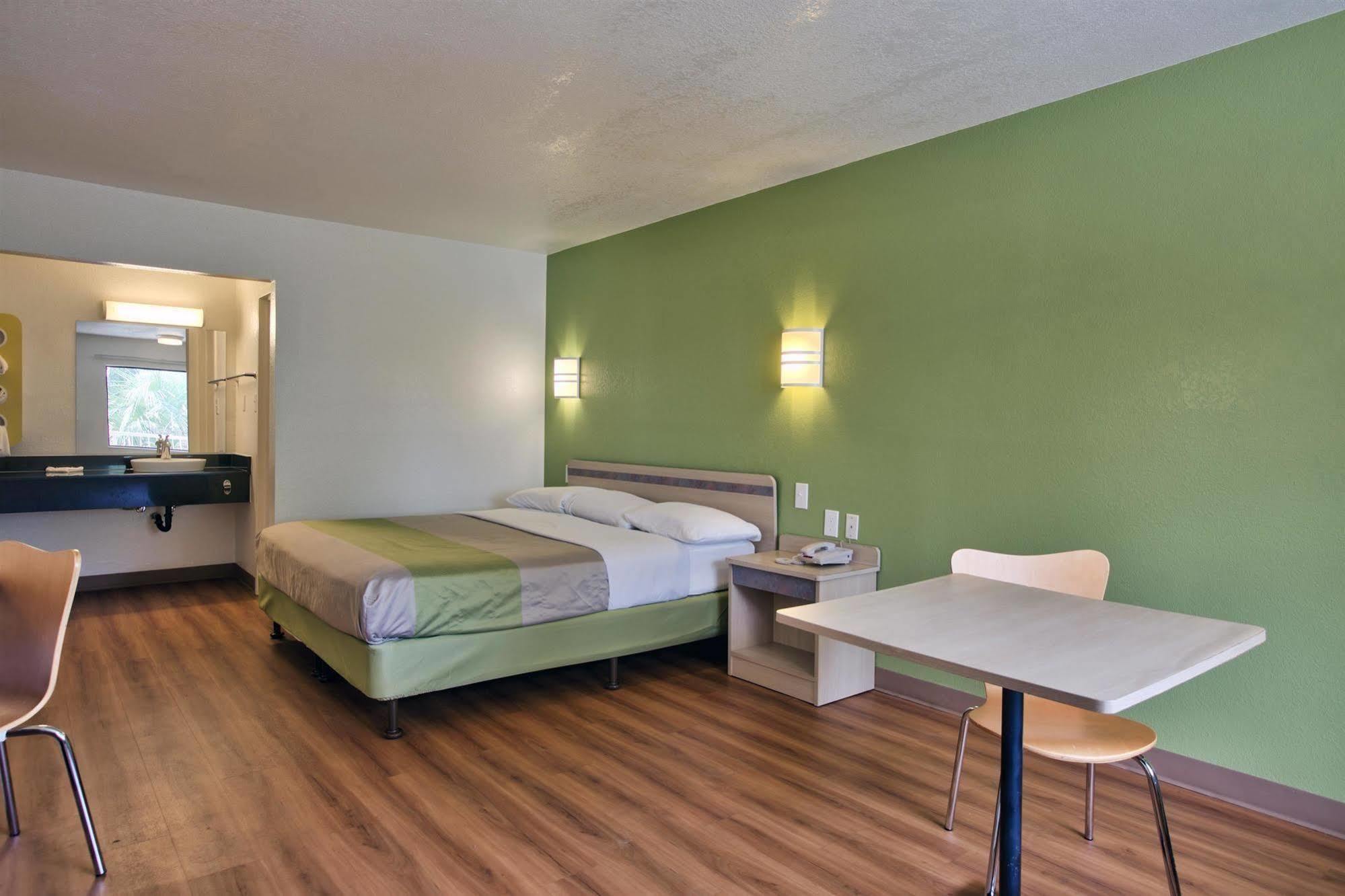 Hotel 6-tallahassee, Fl - Downtown Tallahassee