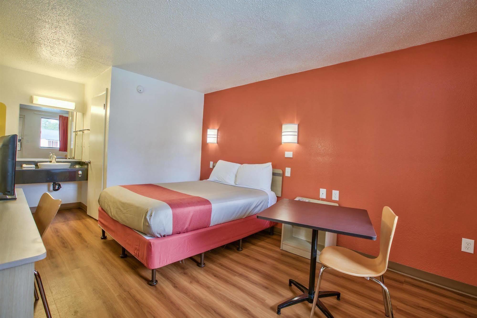 Hotel 6-tallahassee, Fl 2*