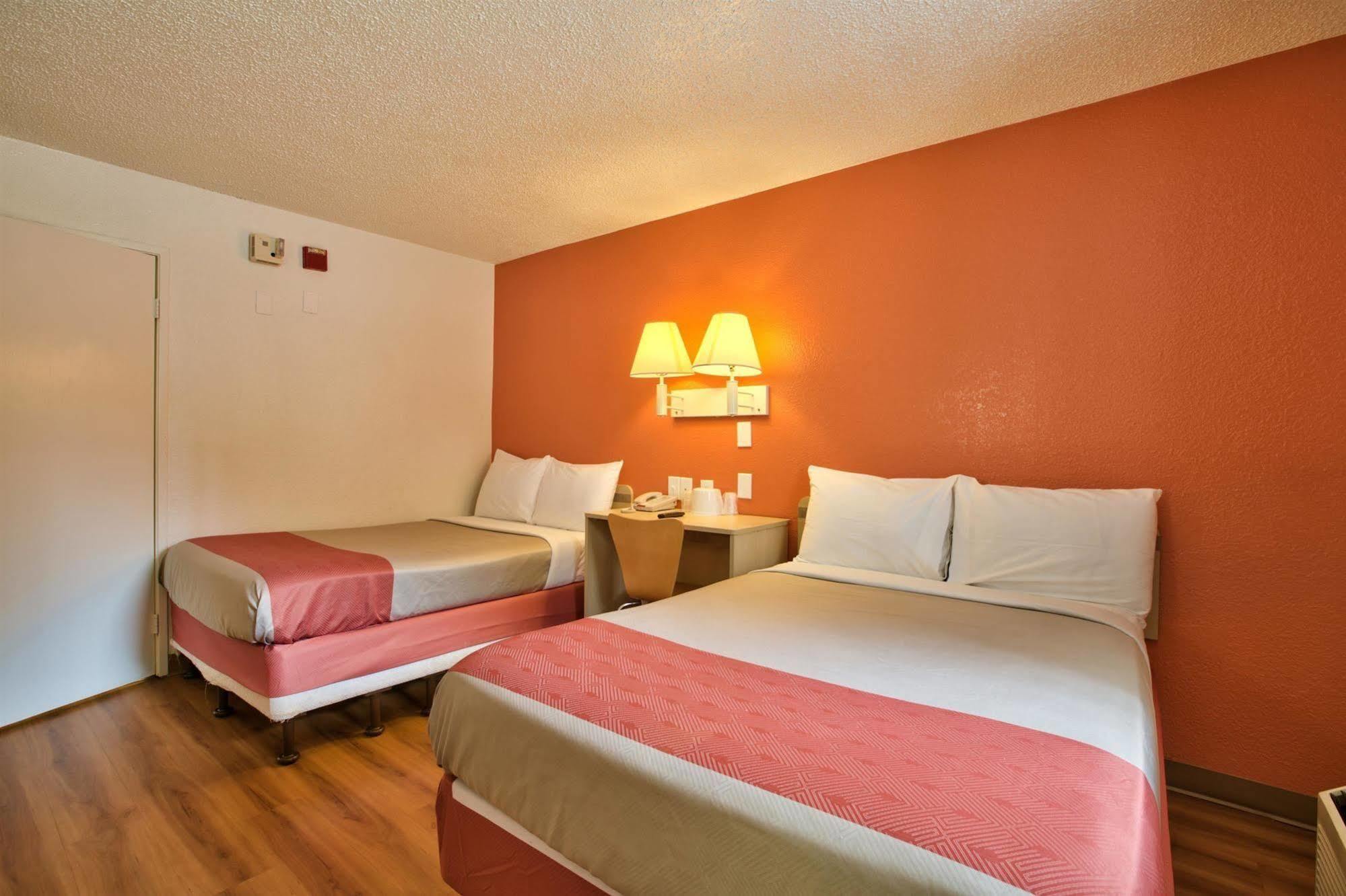 Hotel 6-tallahassee, Fl Tallahassee