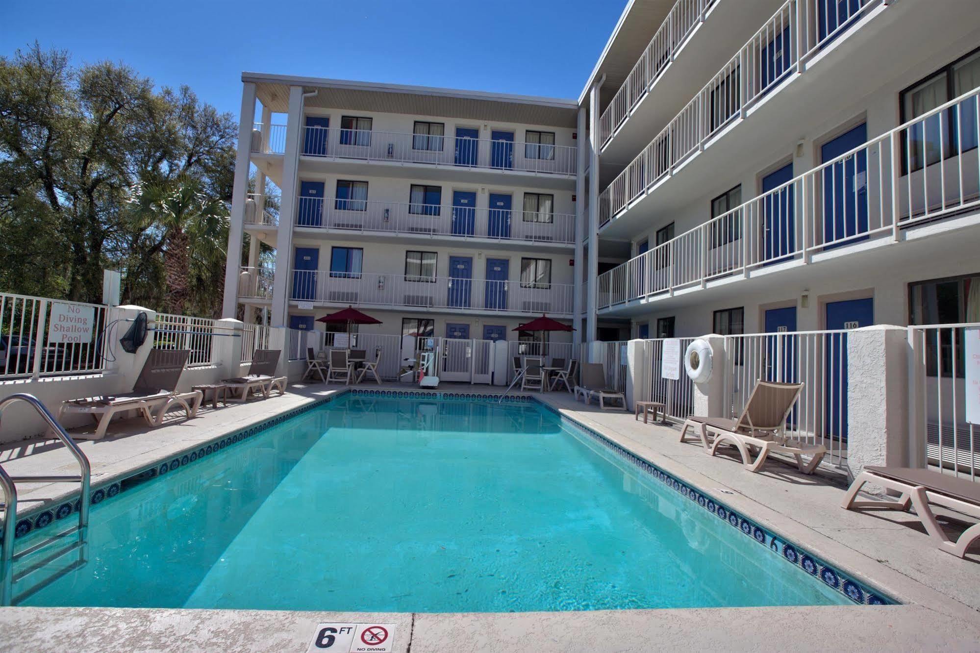 Hotel 6-tallahassee, Fl