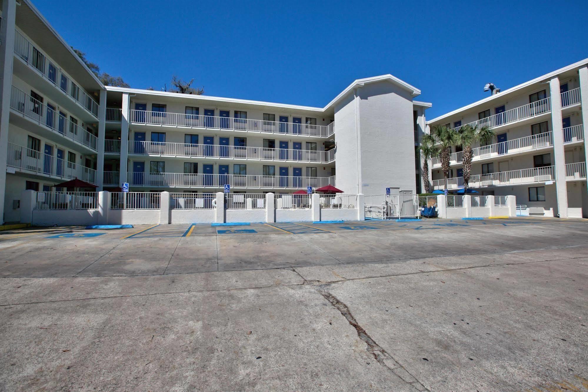 Hotel 6-tallahassee, Fl