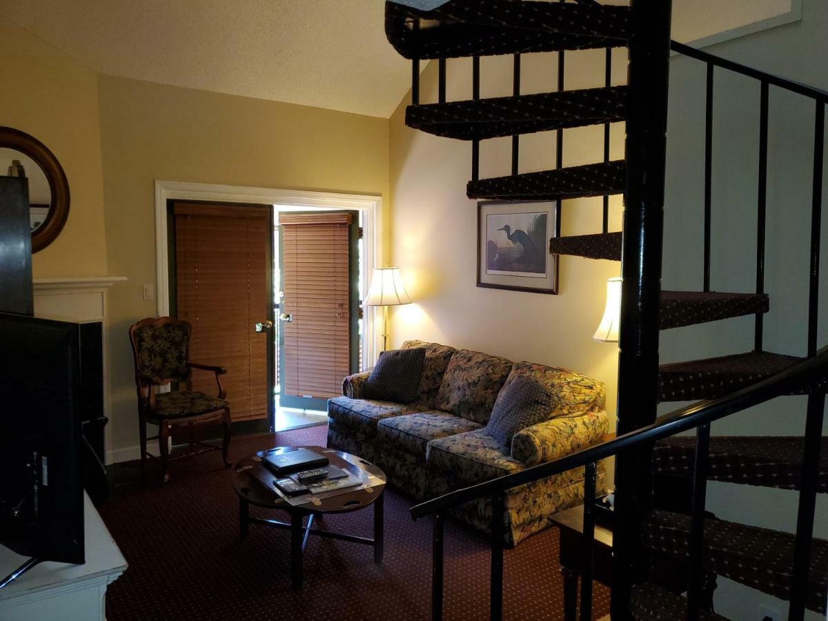 Hotel Governors